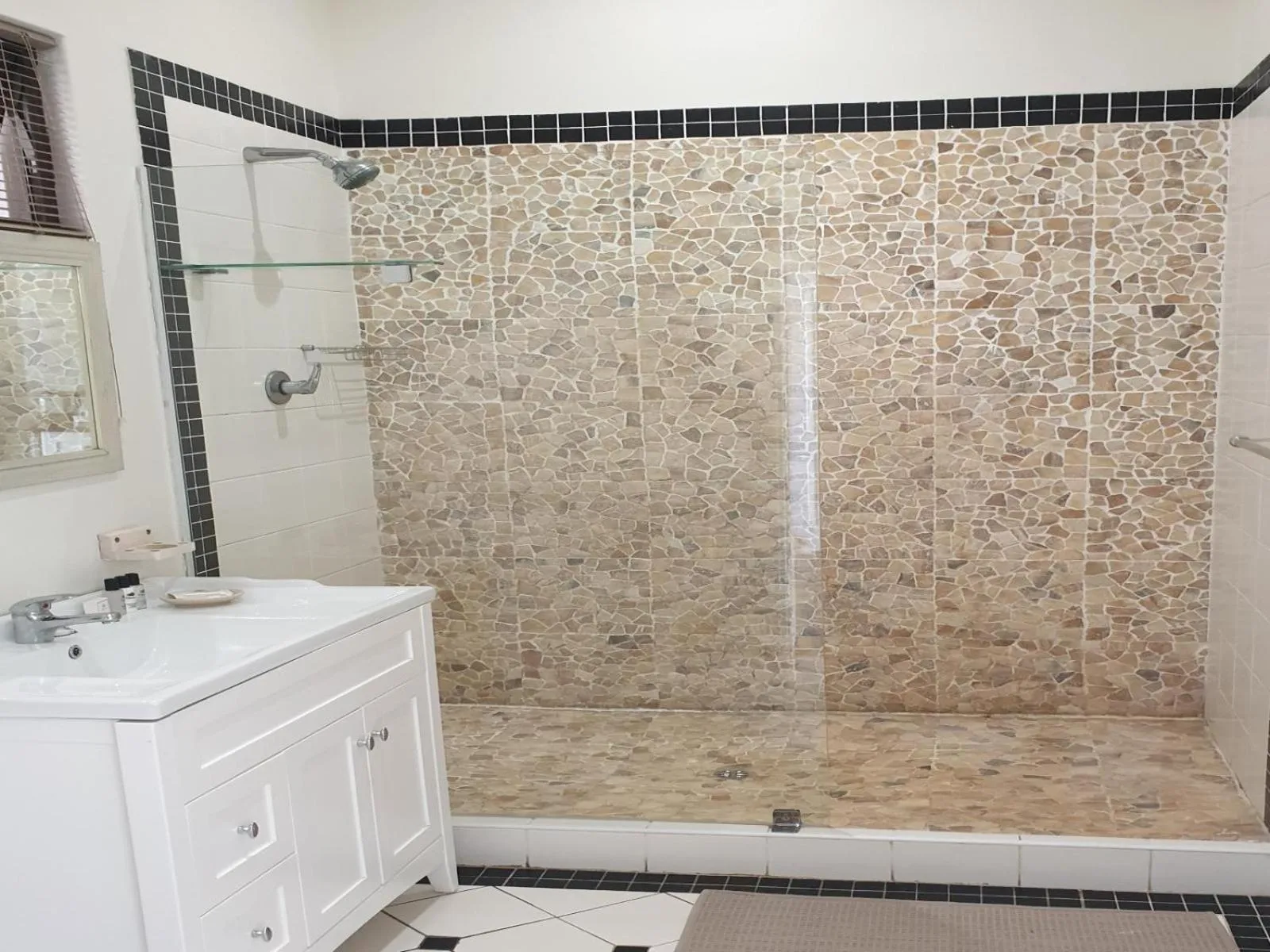 Bathroom in Fairway Guest House