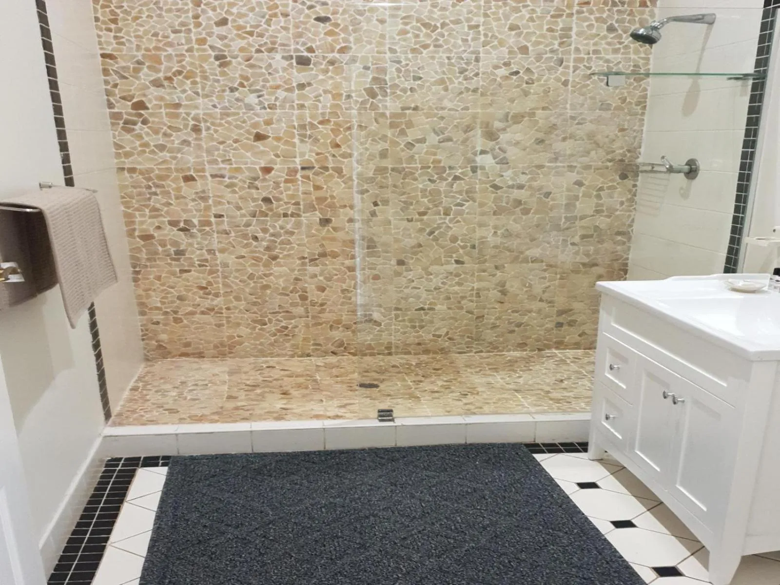 Bathroom in Fairway Guest House