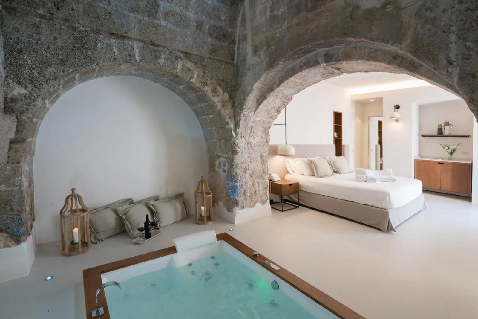 Hot Tub, Bed in Masseria Amastuola Wine Resort