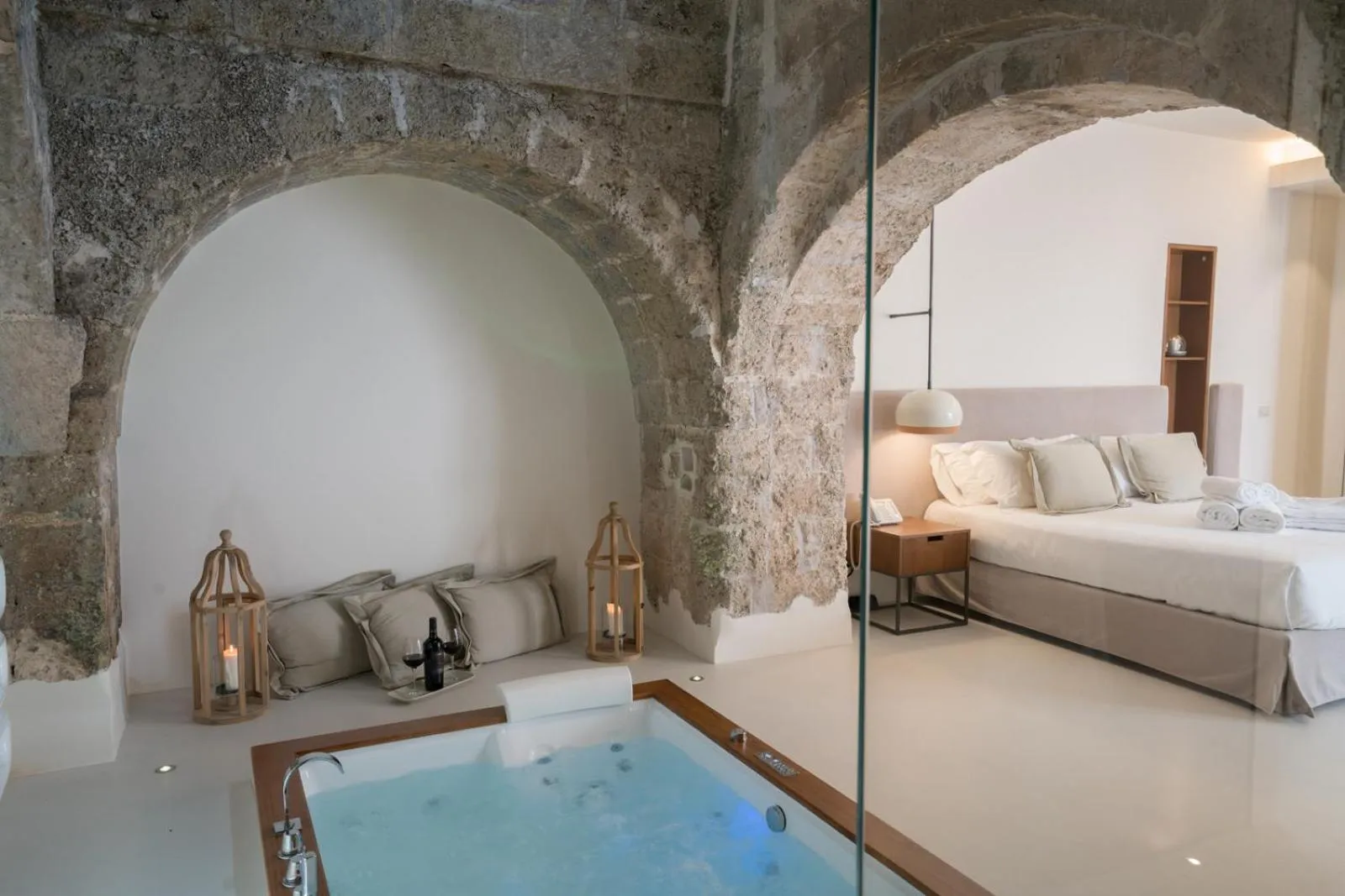 Hot Tub, Bed in Masseria Amastuola Wine Resort