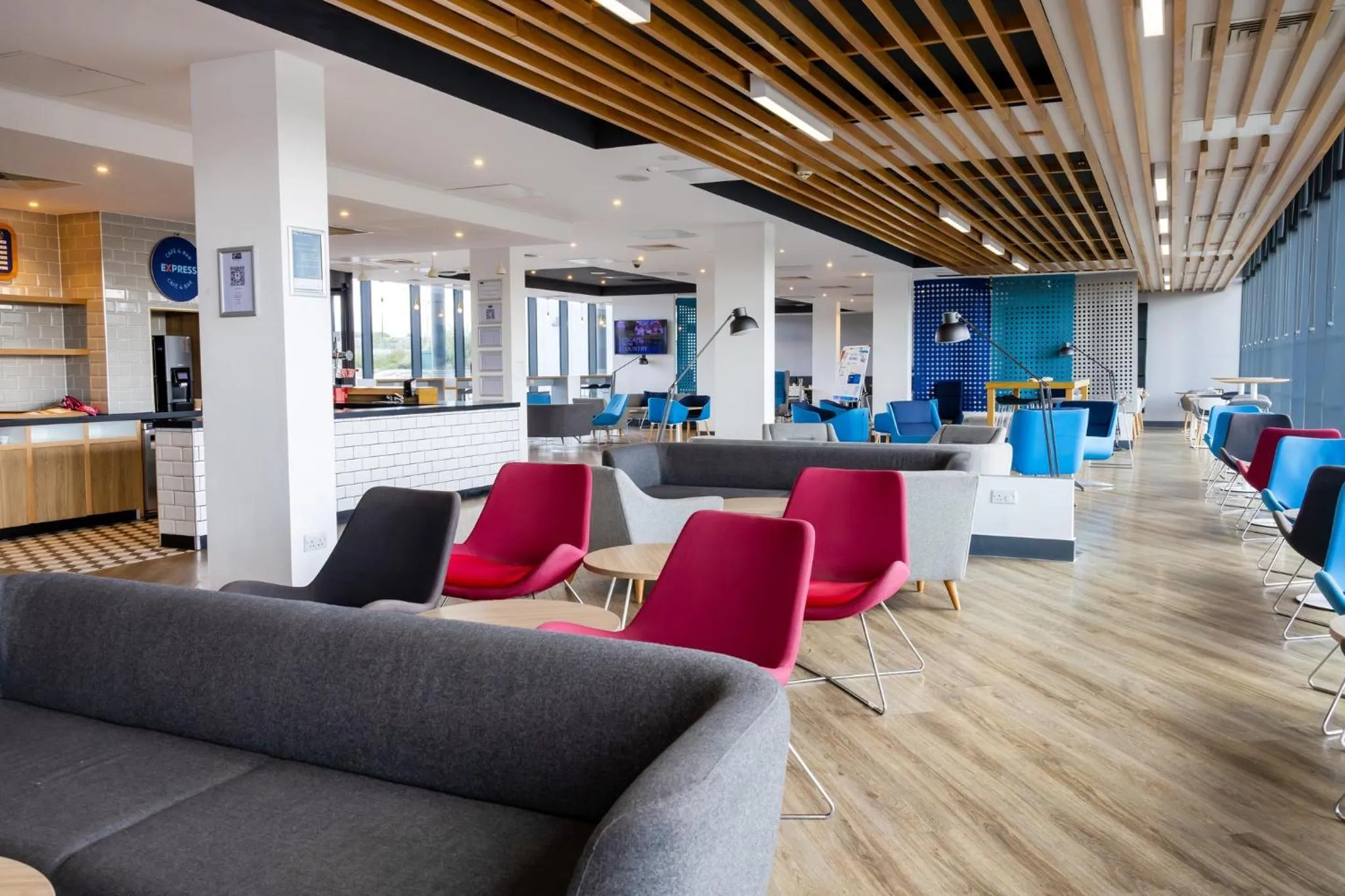 Property building in Holiday Inn Express - Manchester - TRAFFORDCITY by IHG