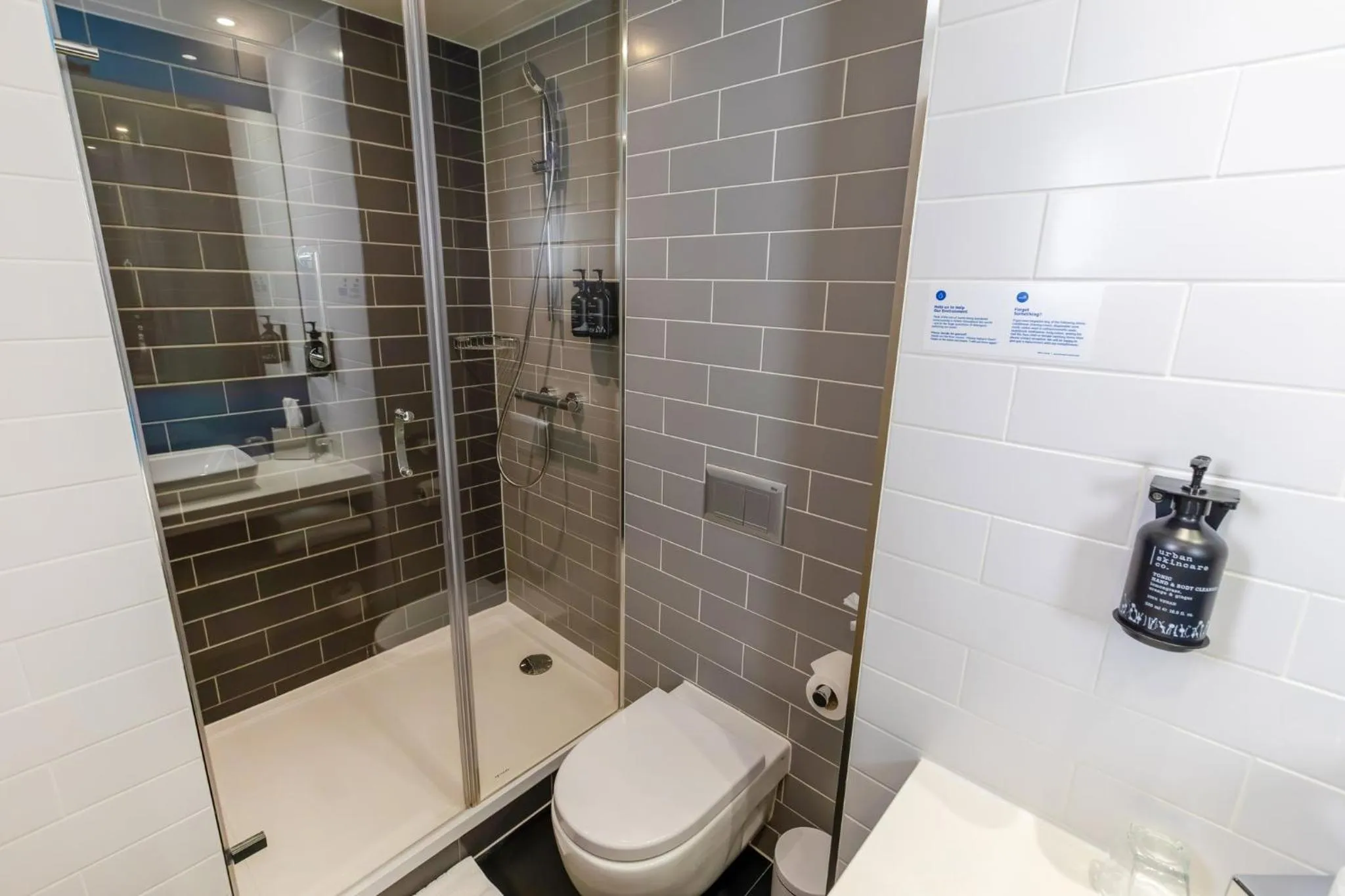 Bathroom in Holiday Inn Express - Manchester - TRAFFORDCITY by IHG