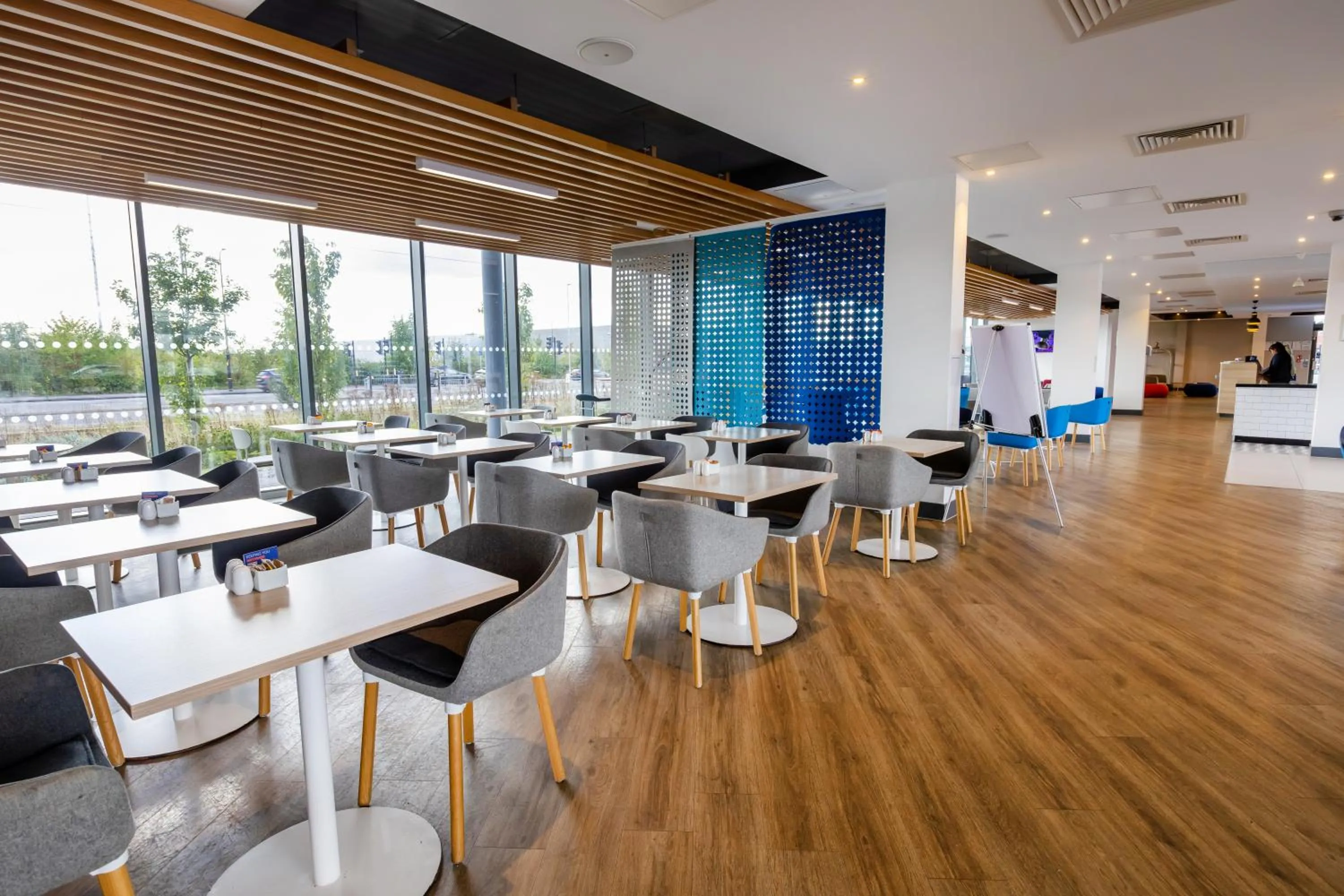 Restaurant/places to eat in Holiday Inn Express - Manchester - TRAFFORDCITY by IHG