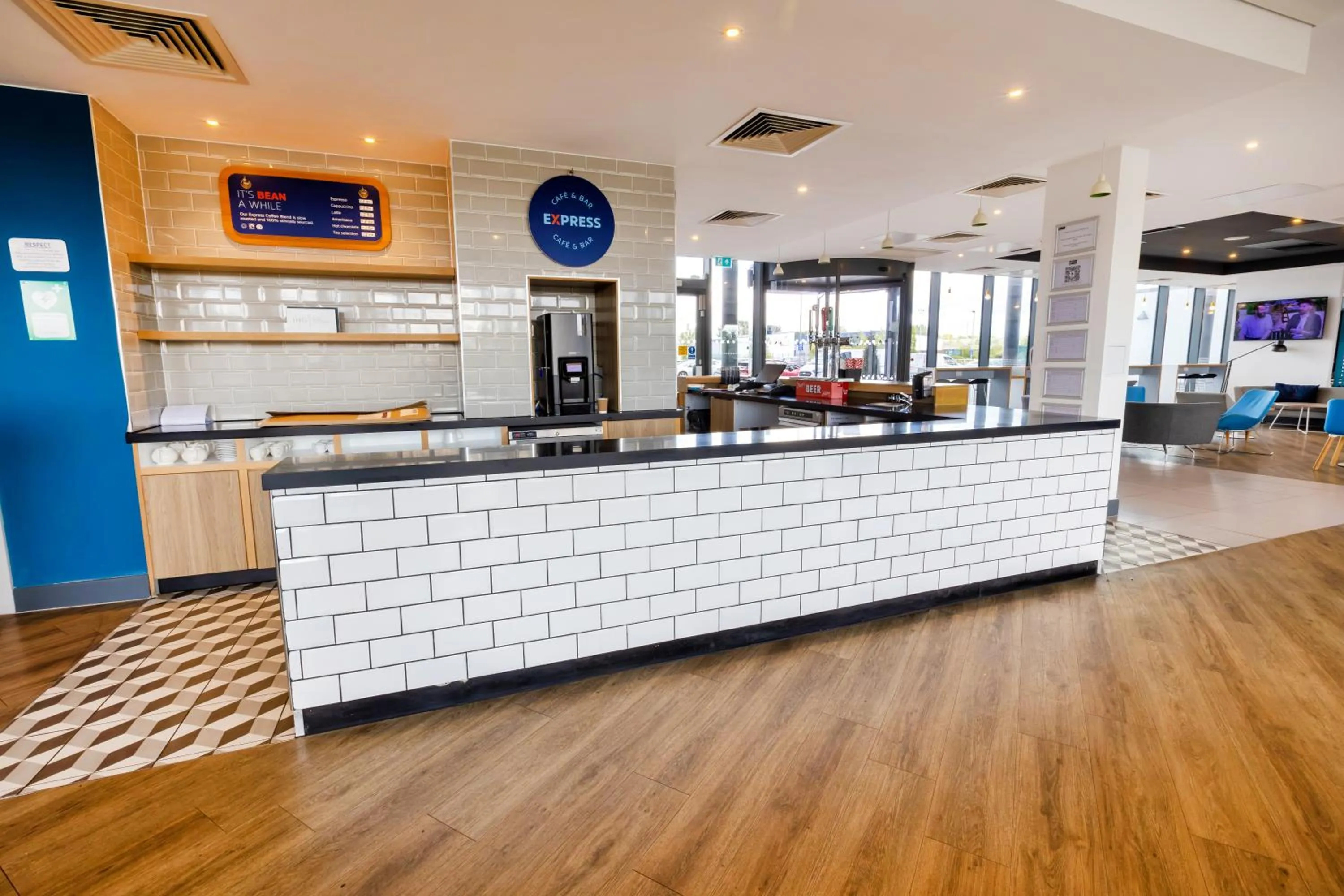 Lounge or bar in Holiday Inn Express - Manchester - TRAFFORDCITY by IHG