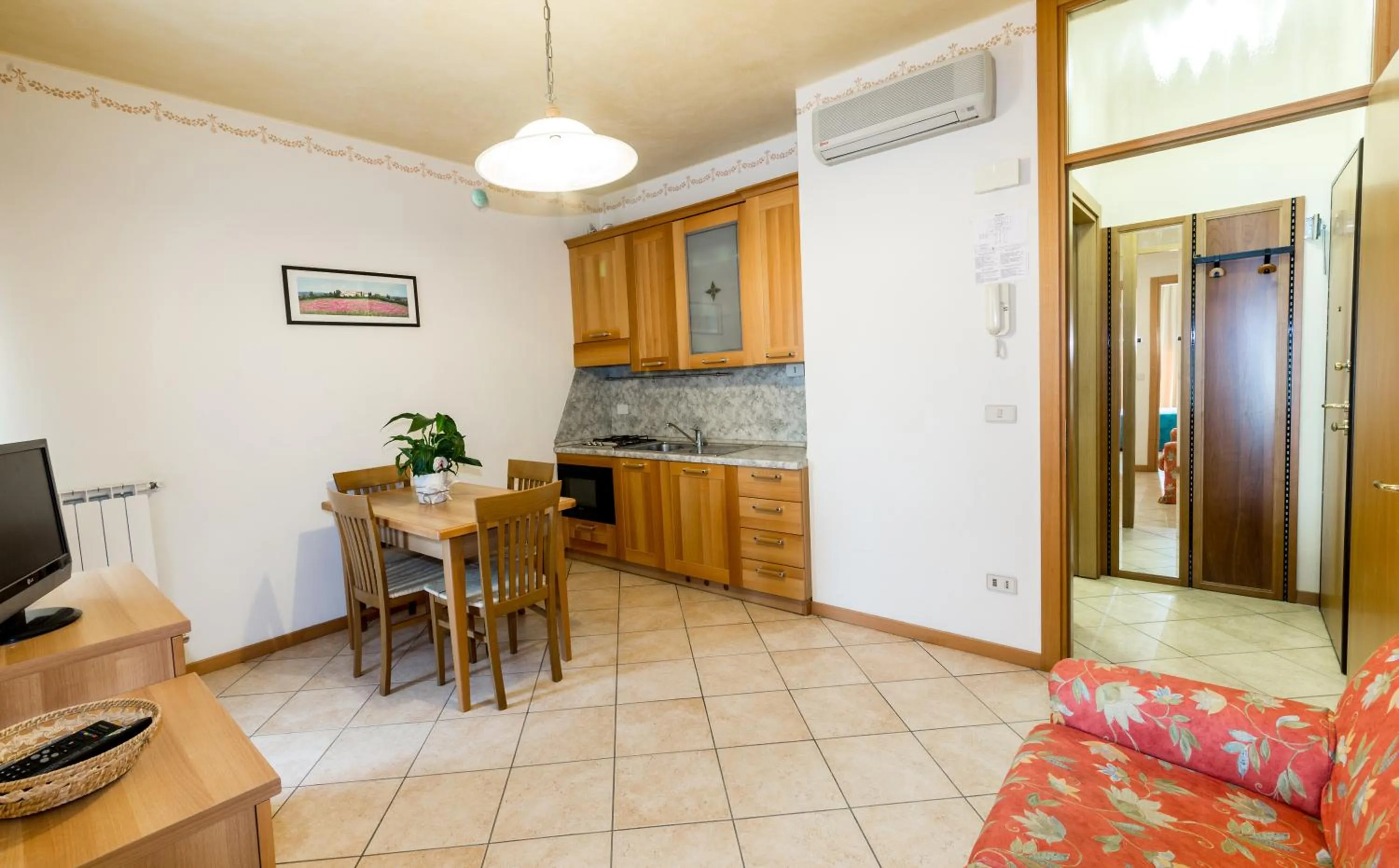 Dining area in Residence California