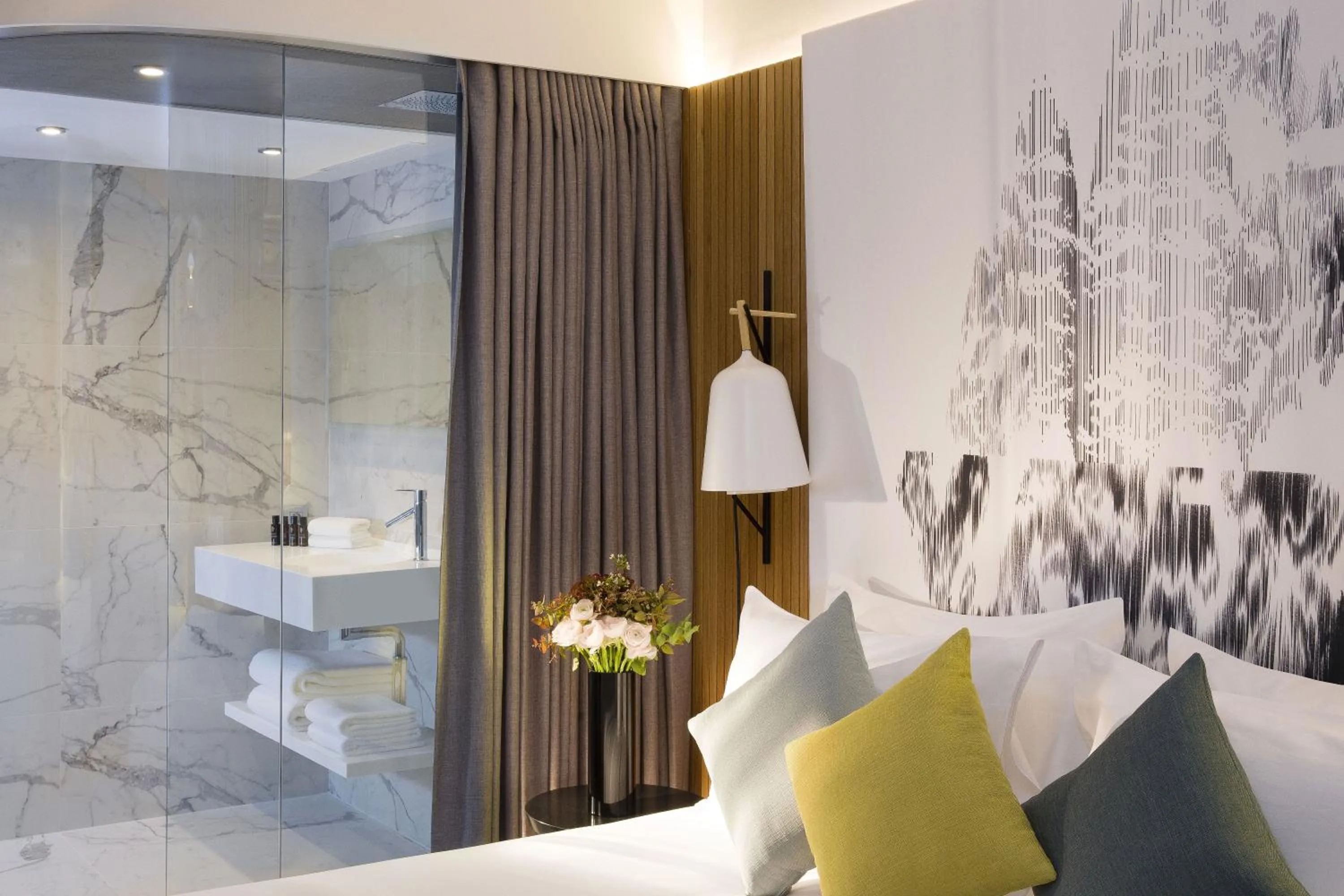 Bed in Drawing Hotel