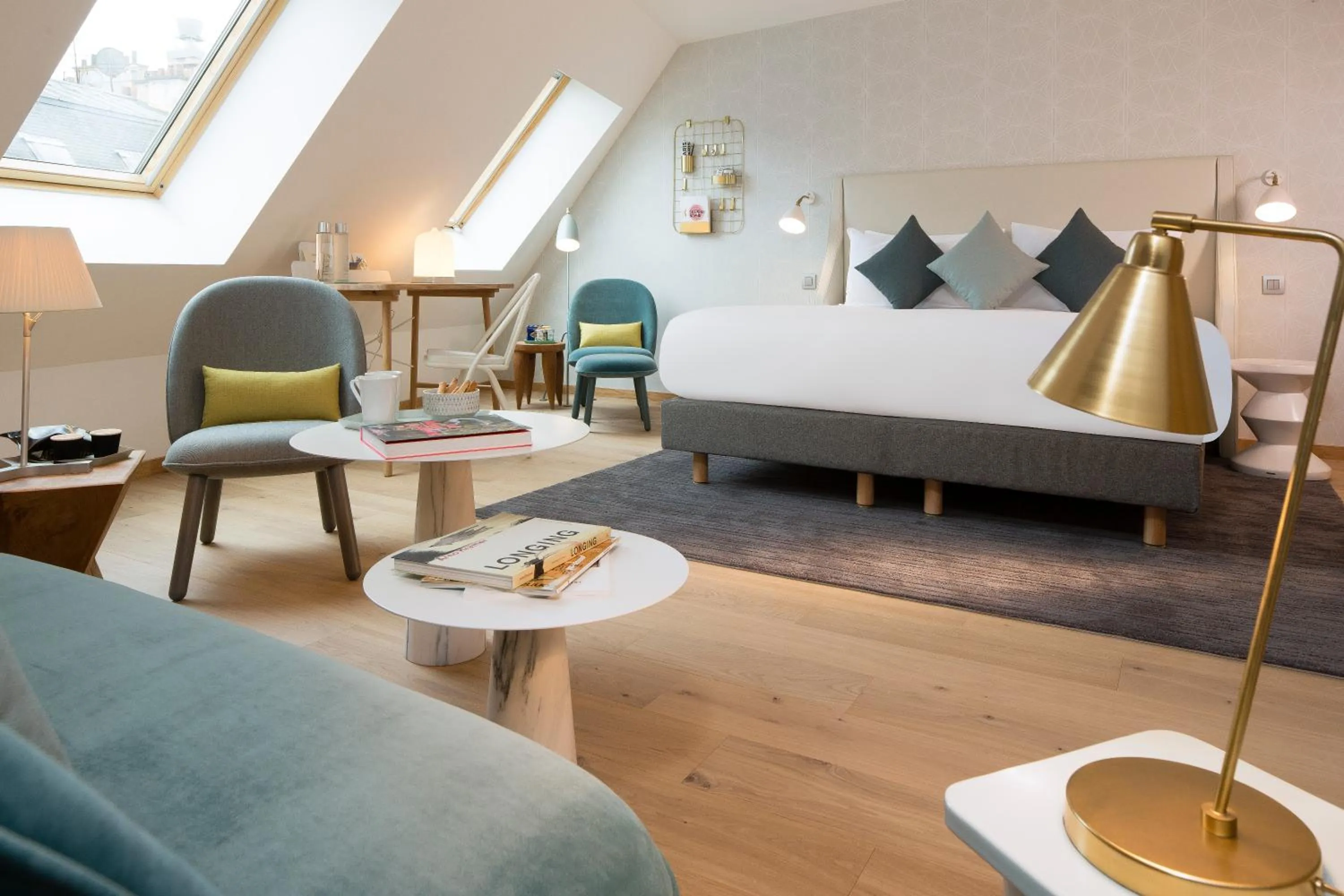 Bed in Drawing Hotel