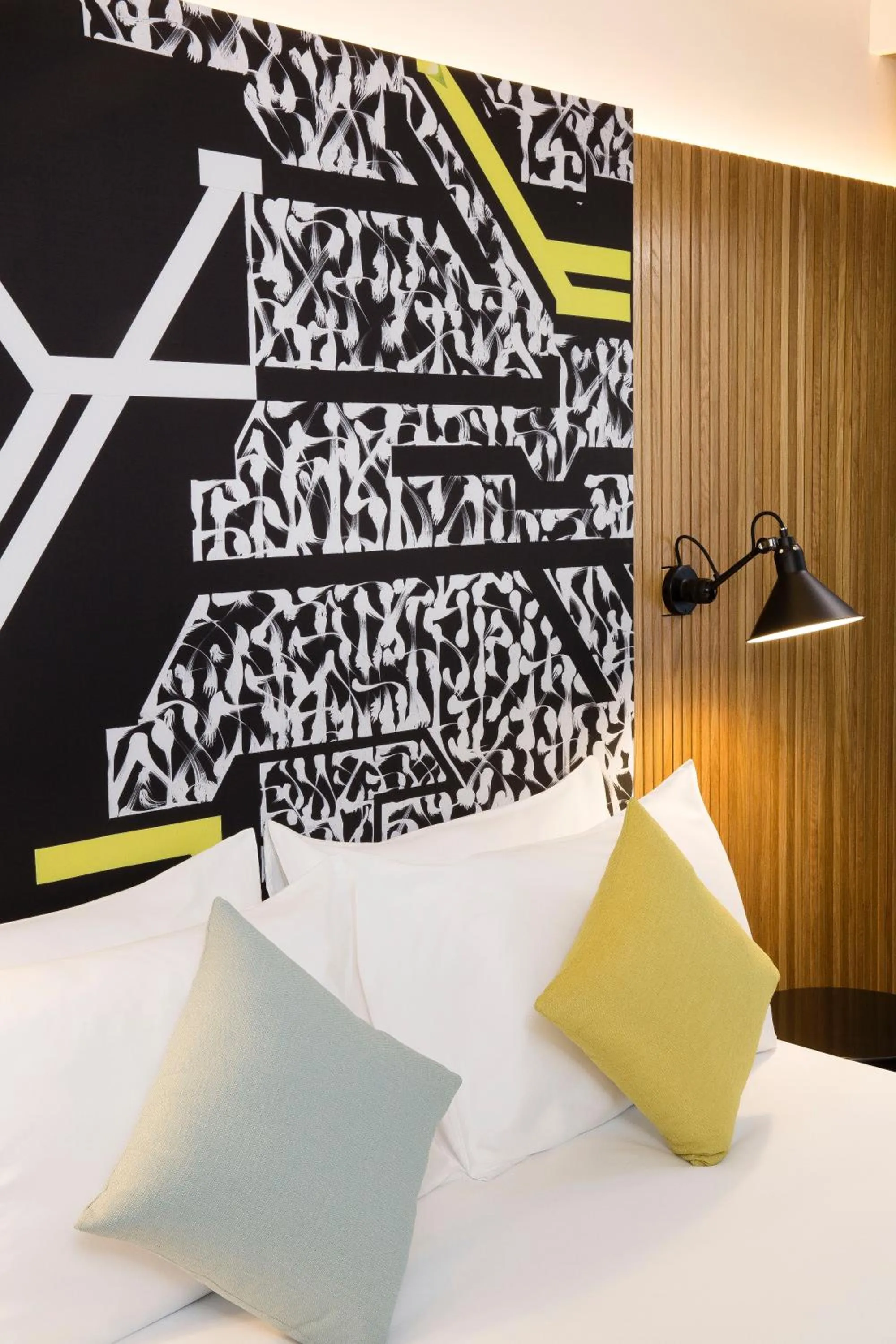 Bed in Drawing Hotel