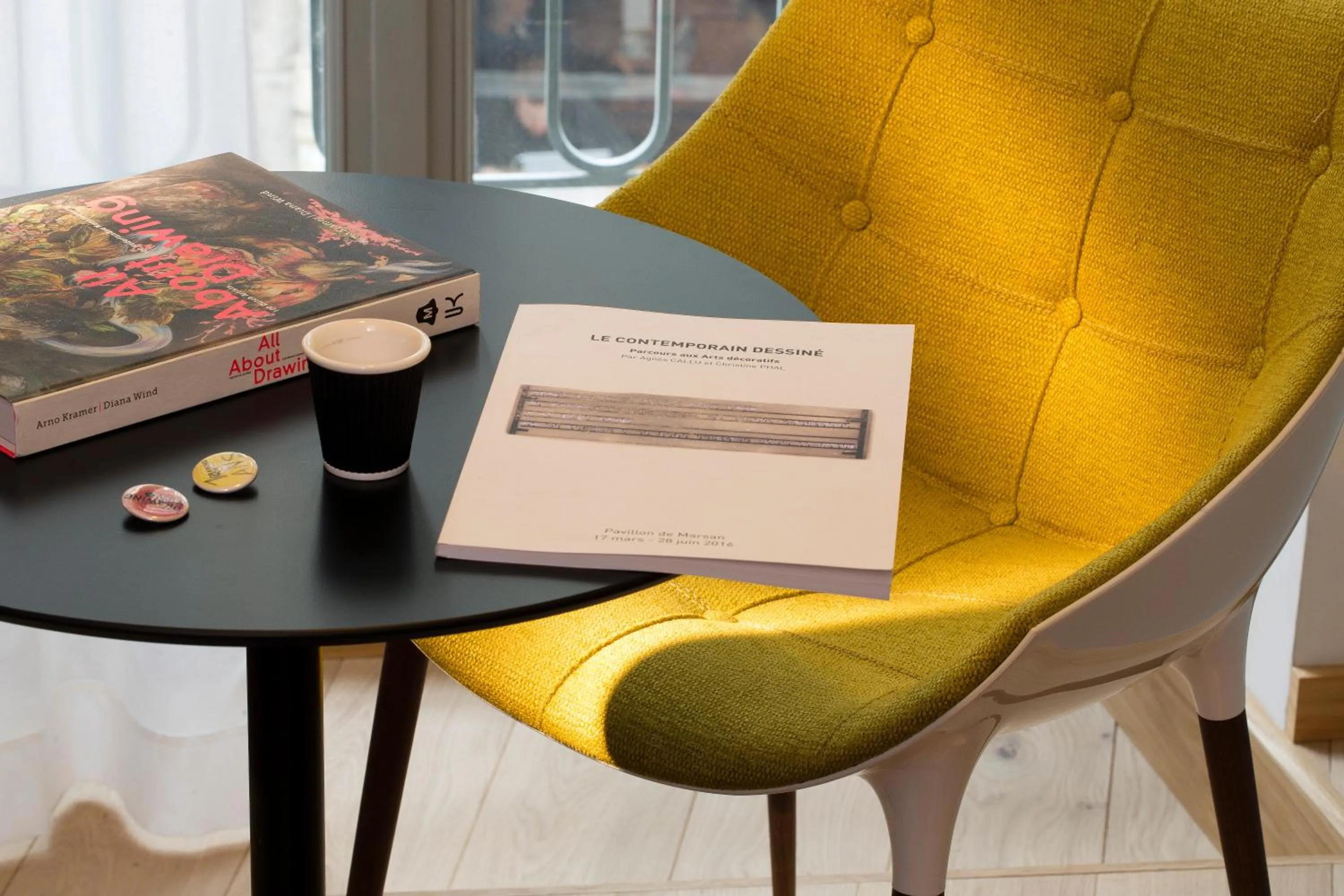 Seating area in Drawing Hotel