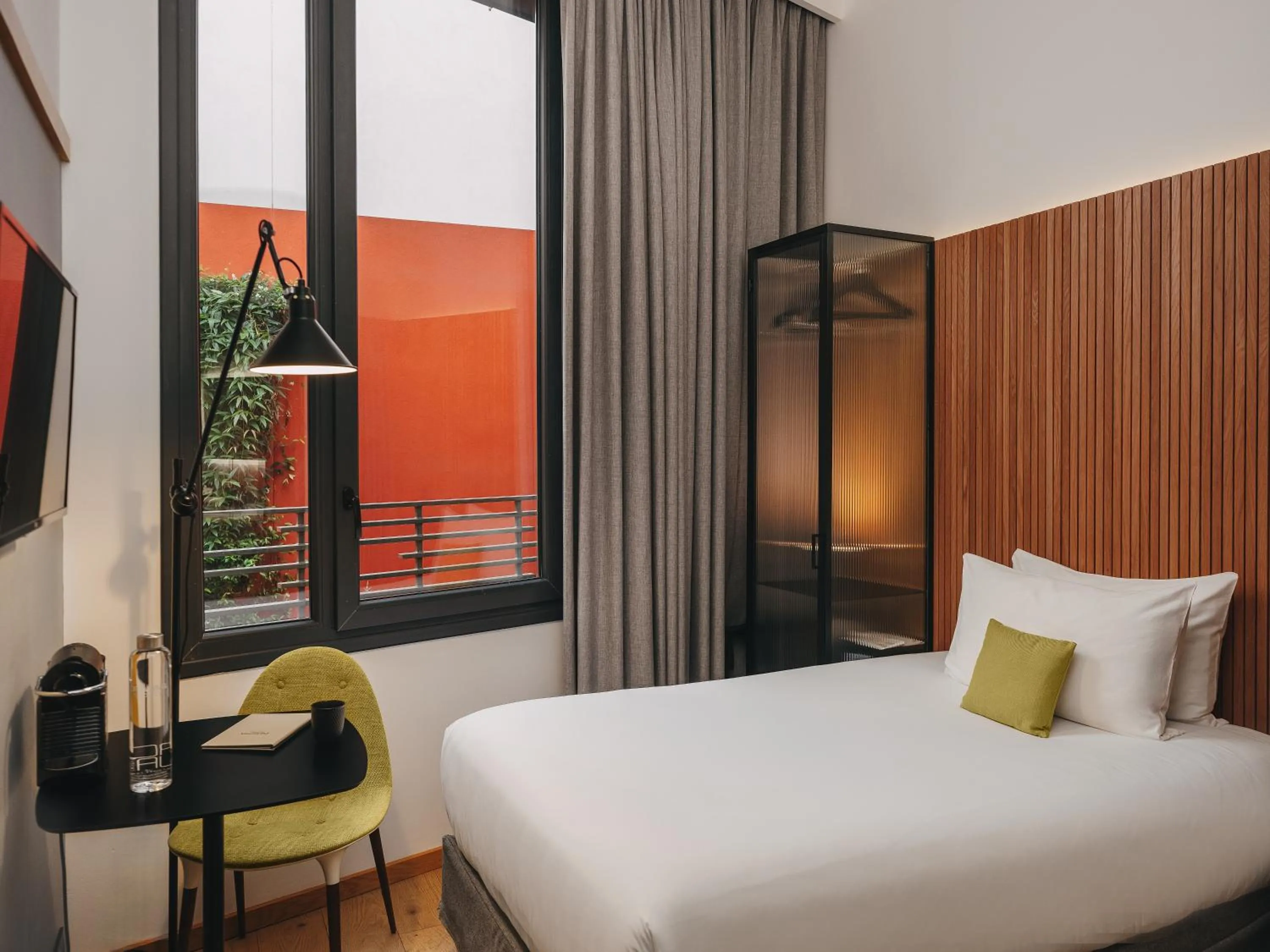 Bed in Drawing Hotel