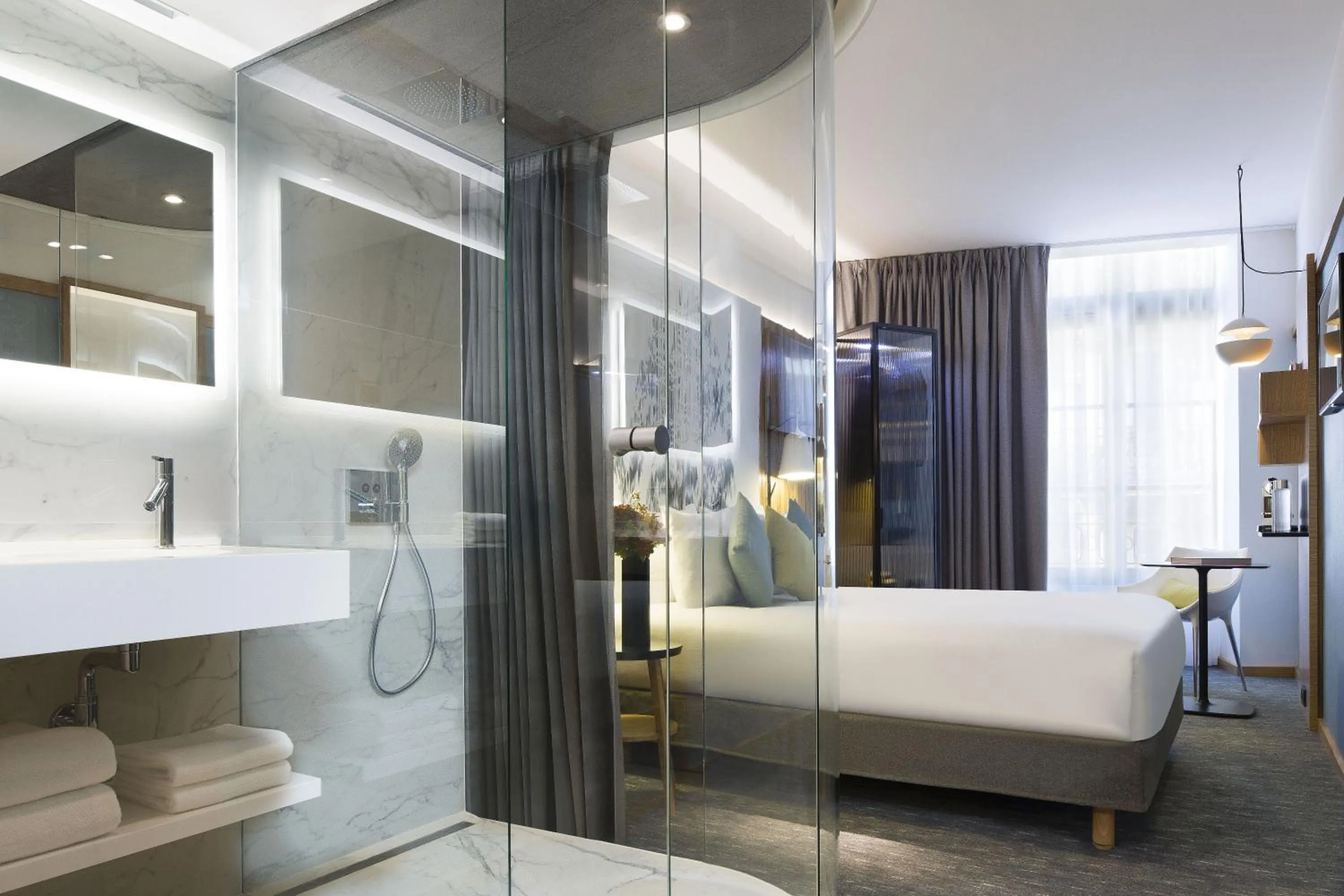Shower, Bed in Drawing Hotel