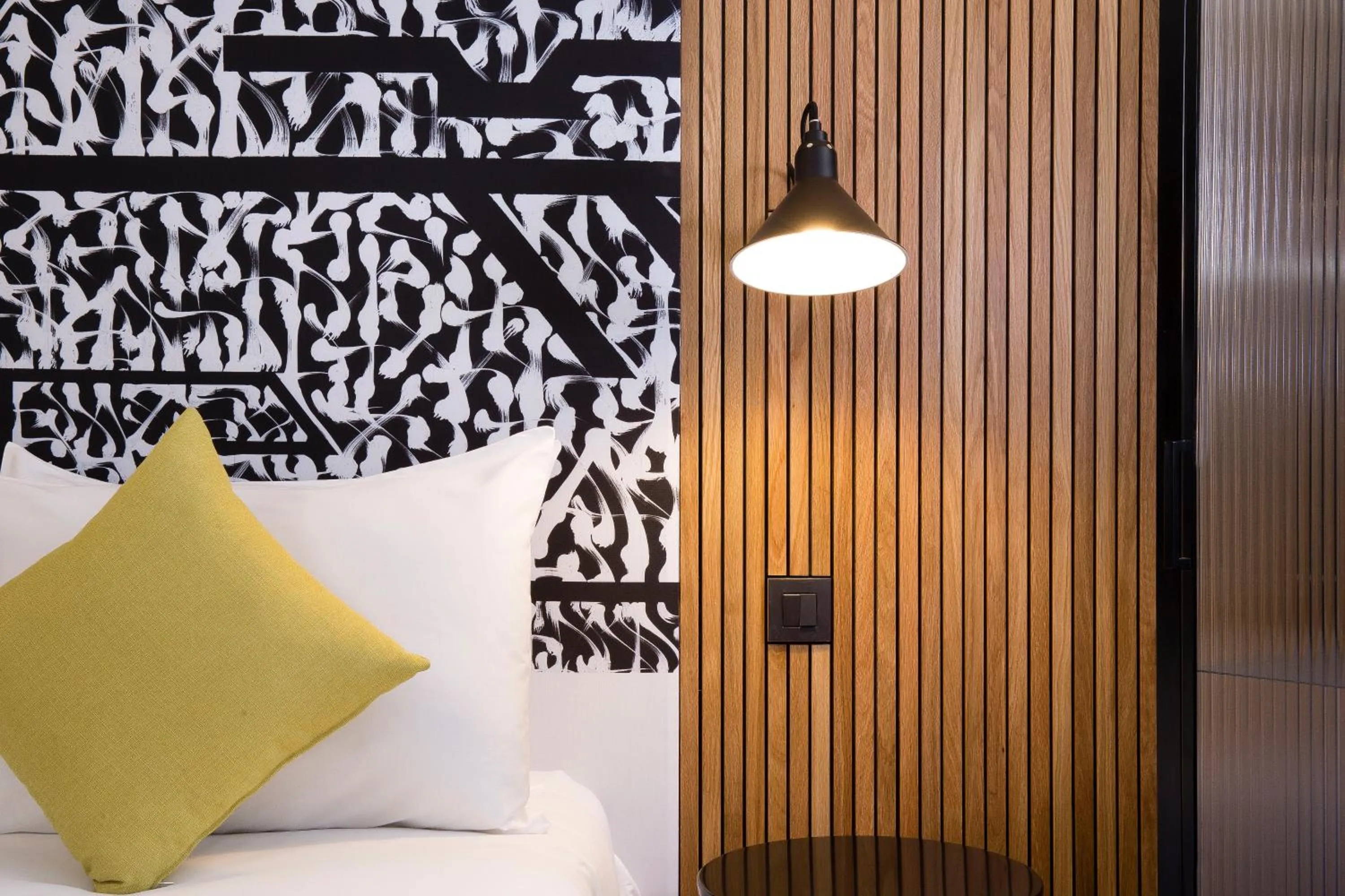 Bed in Drawing Hotel