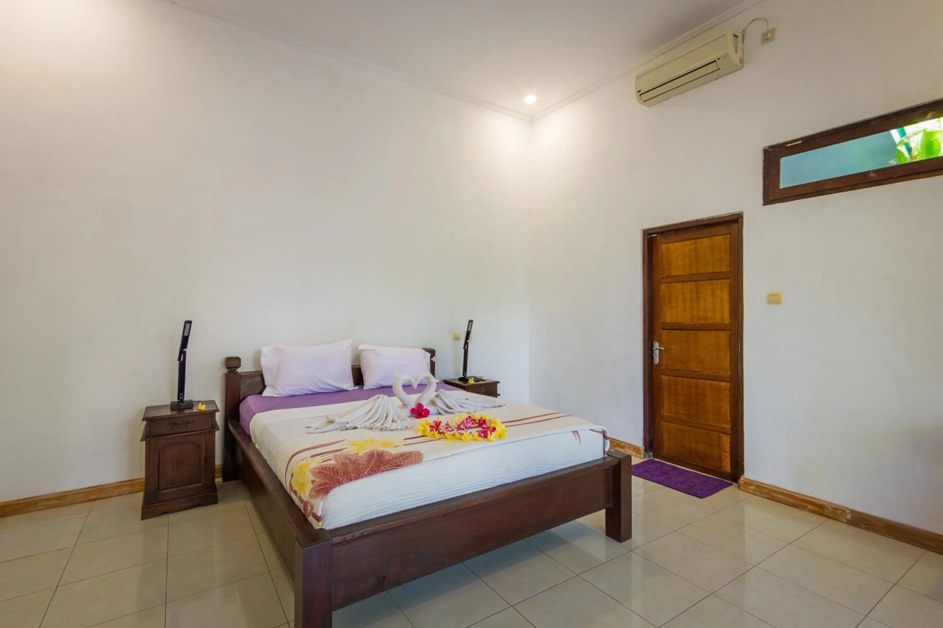 Photo of the whole room, Bed in Oasis