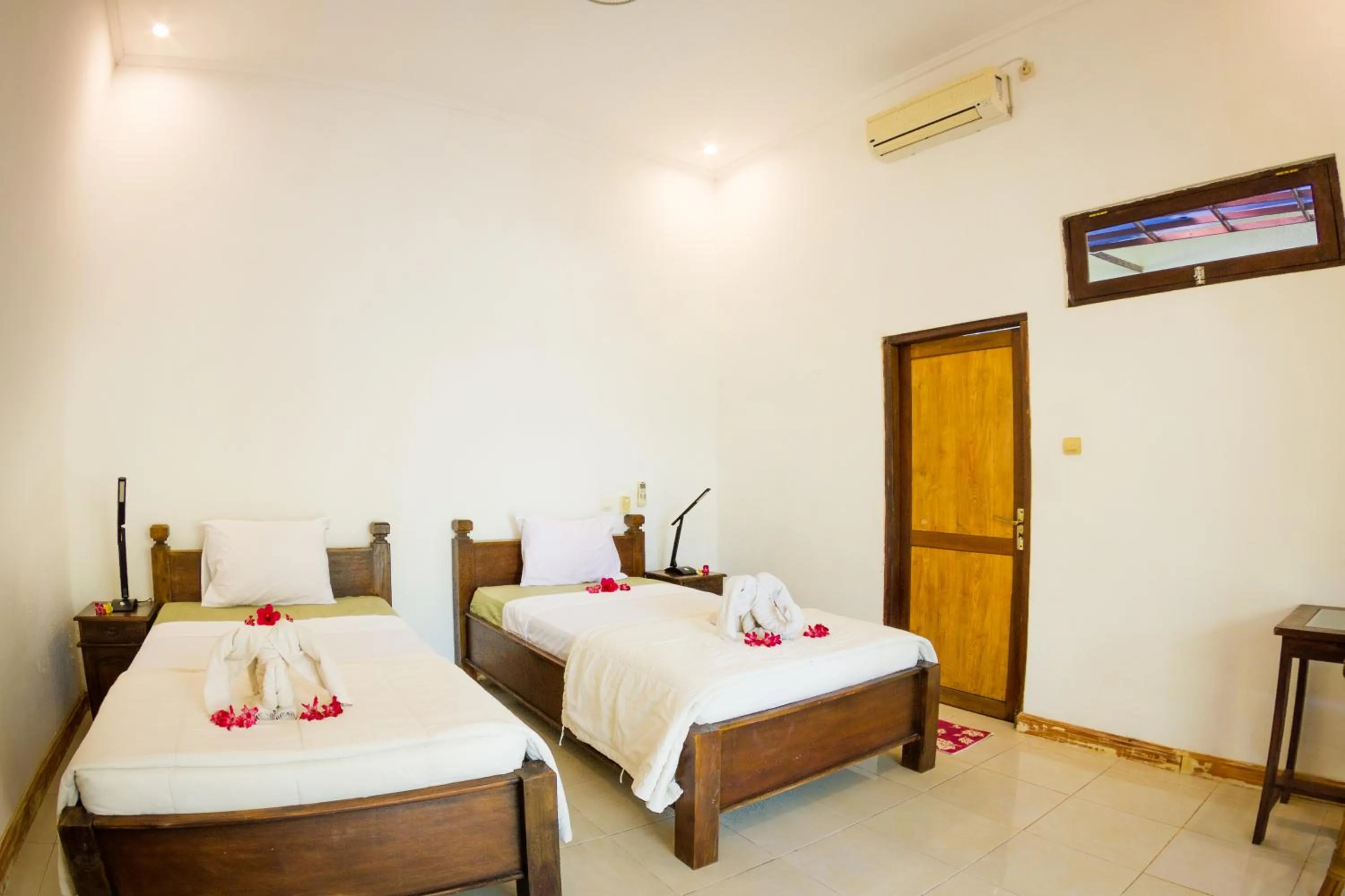 Photo of the whole room, Bed in Oasis