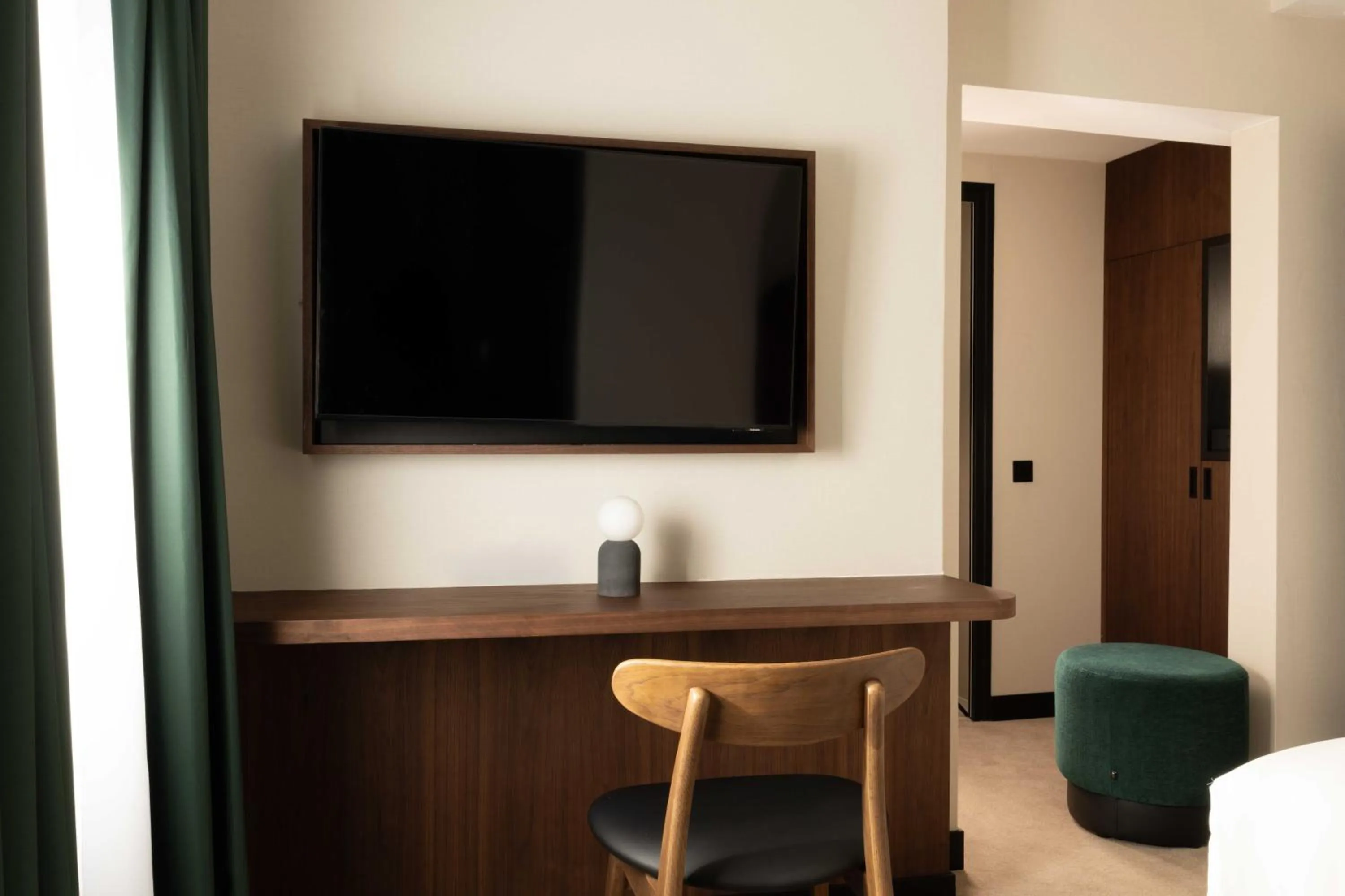 Photo of the whole room in Hotel Le Richemont