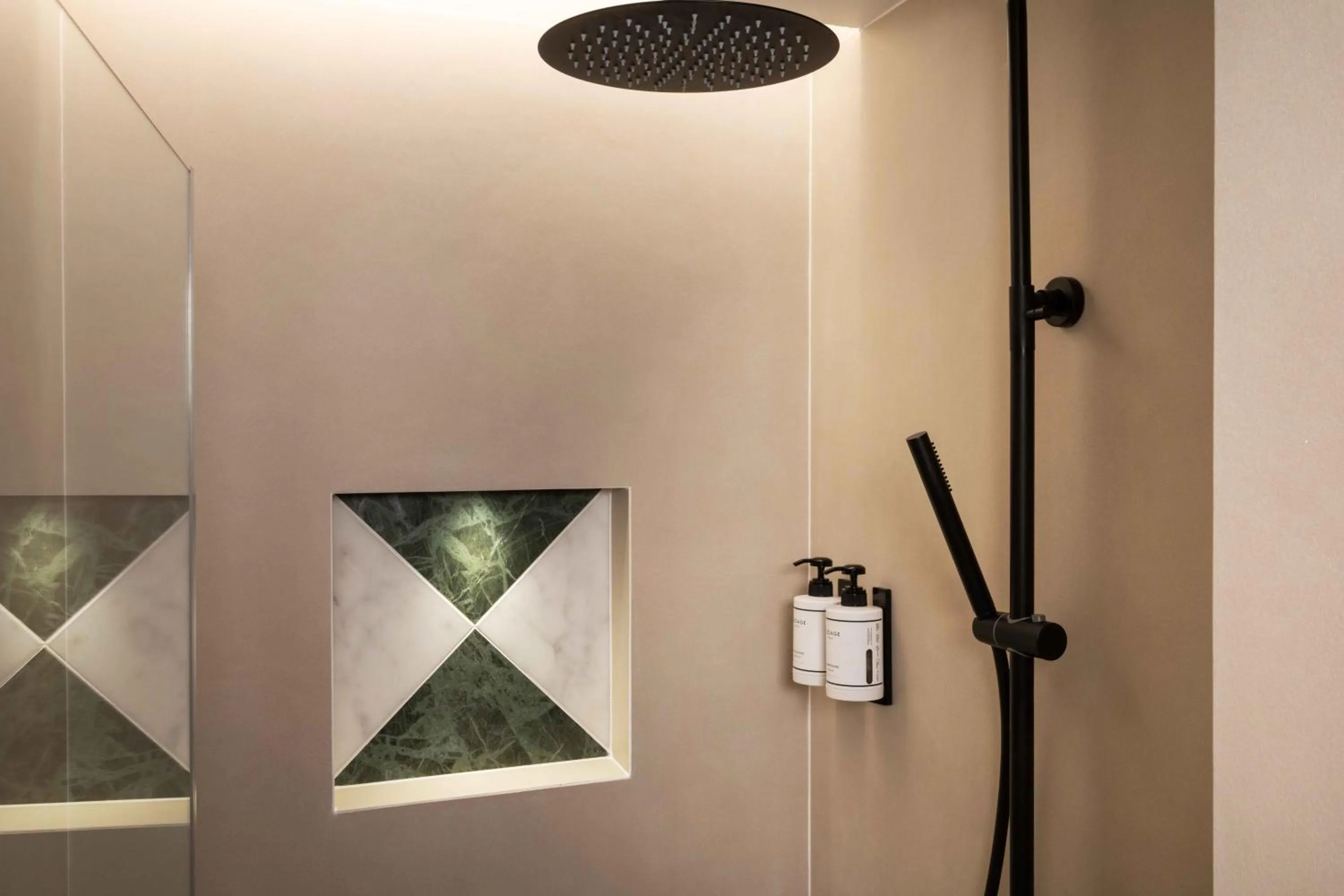 Shower in Hotel Le Richemont