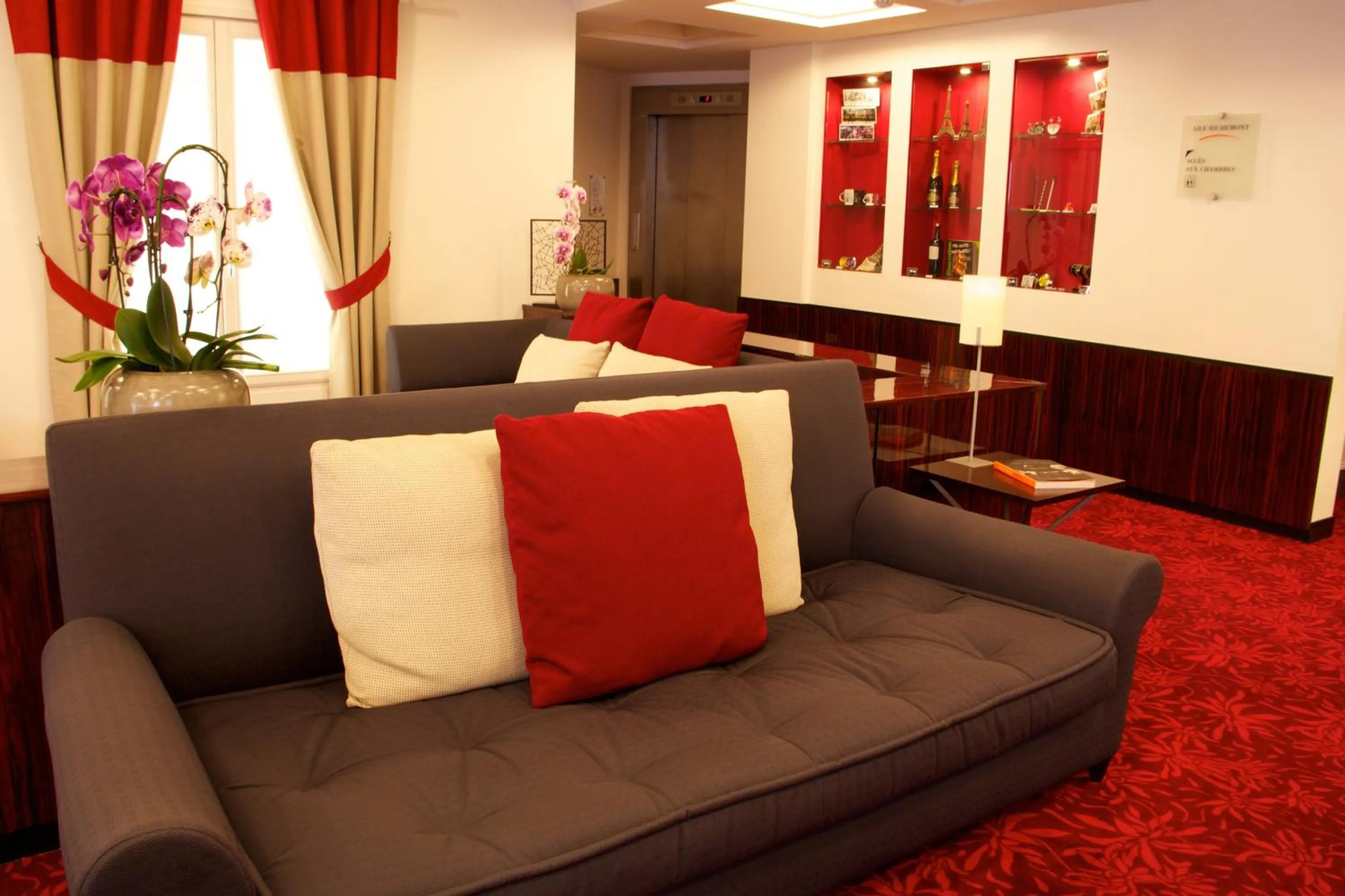 Seating area in Hotel Le Richemont