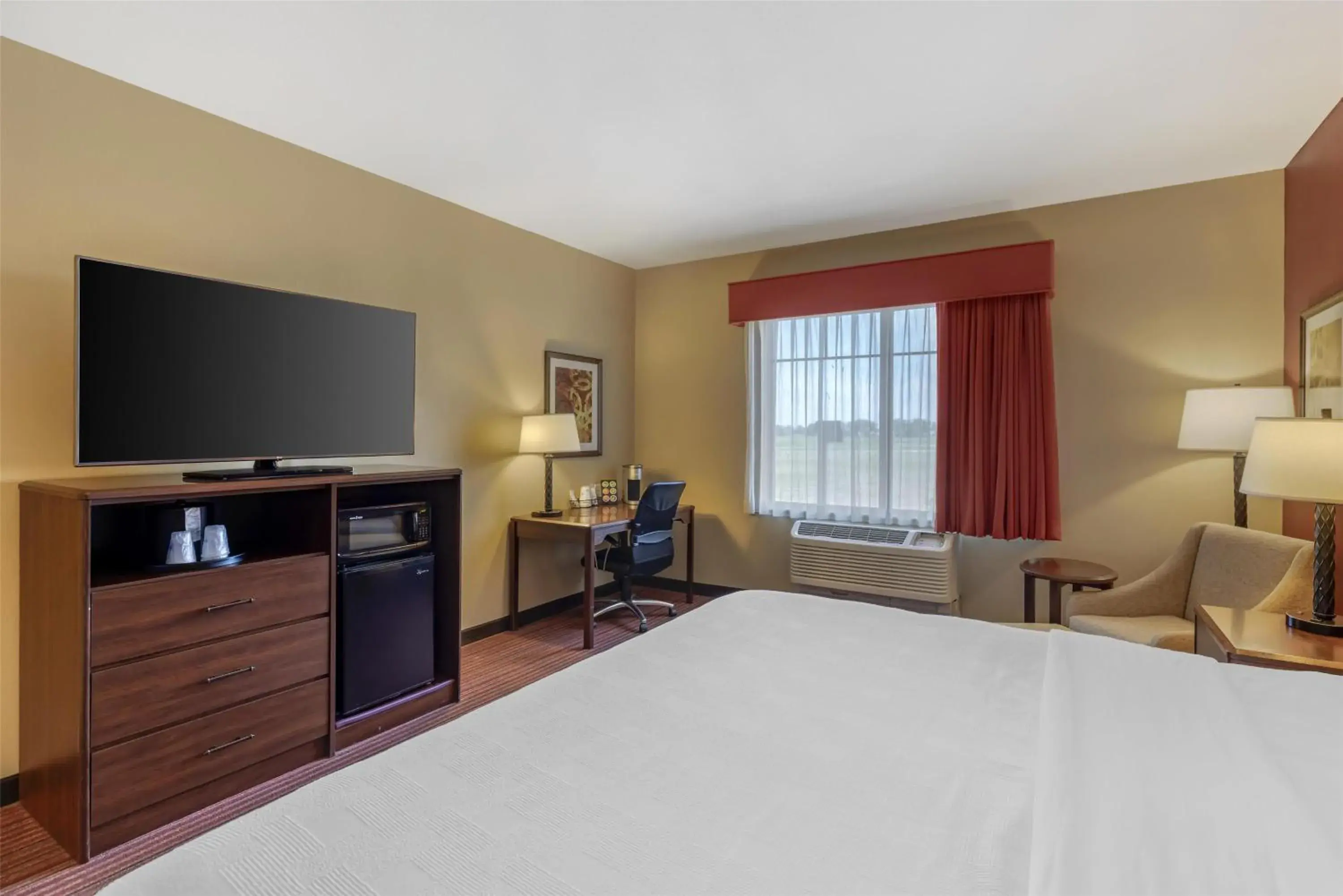 Bedroom, Bed in Best Western Plus Hudson Hotel & Suites Bedroom, Bed in Best Western Plus Hudson Hotel & Suites