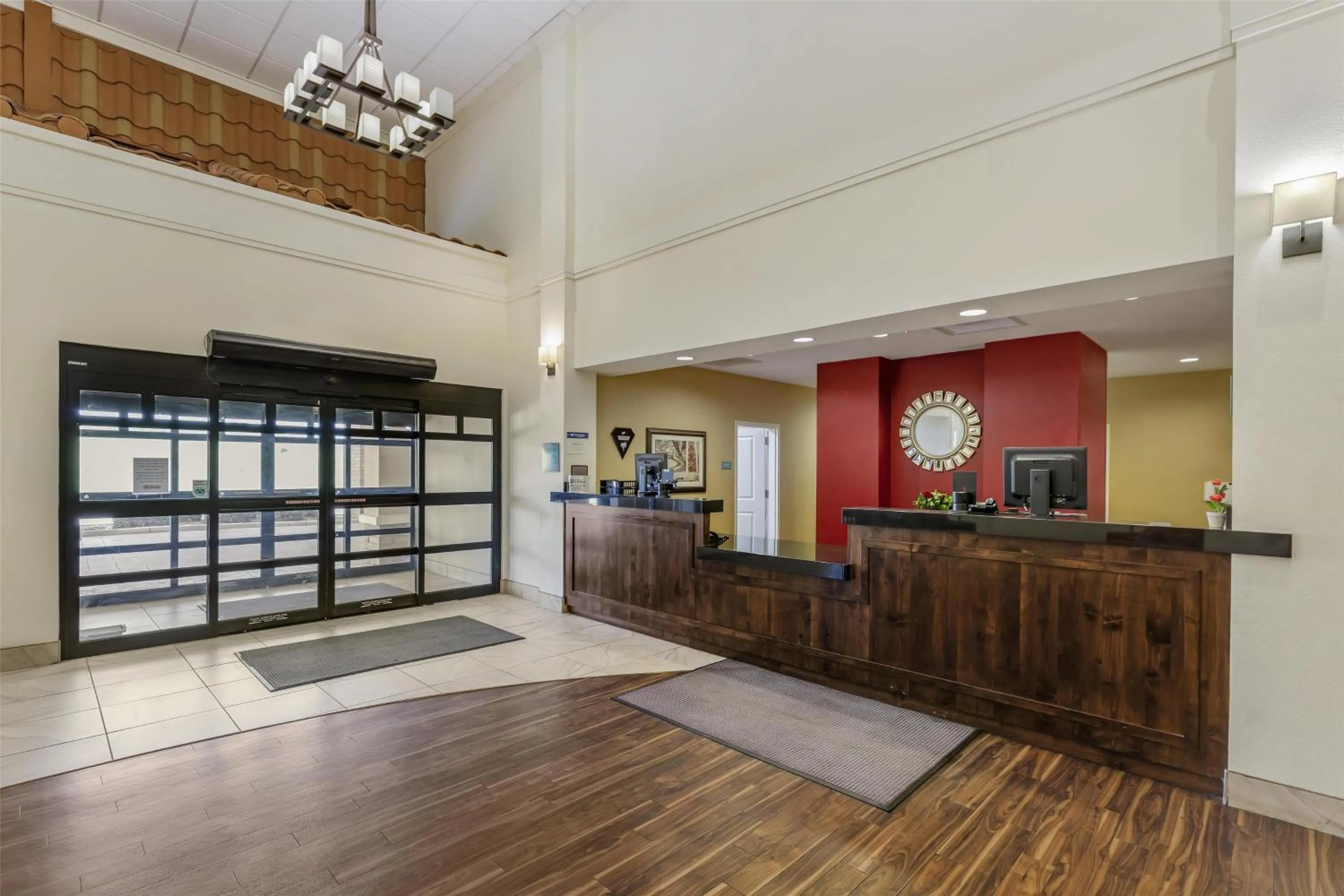 Lobby or reception in Best Western Plus Hudson Hotel & Suites