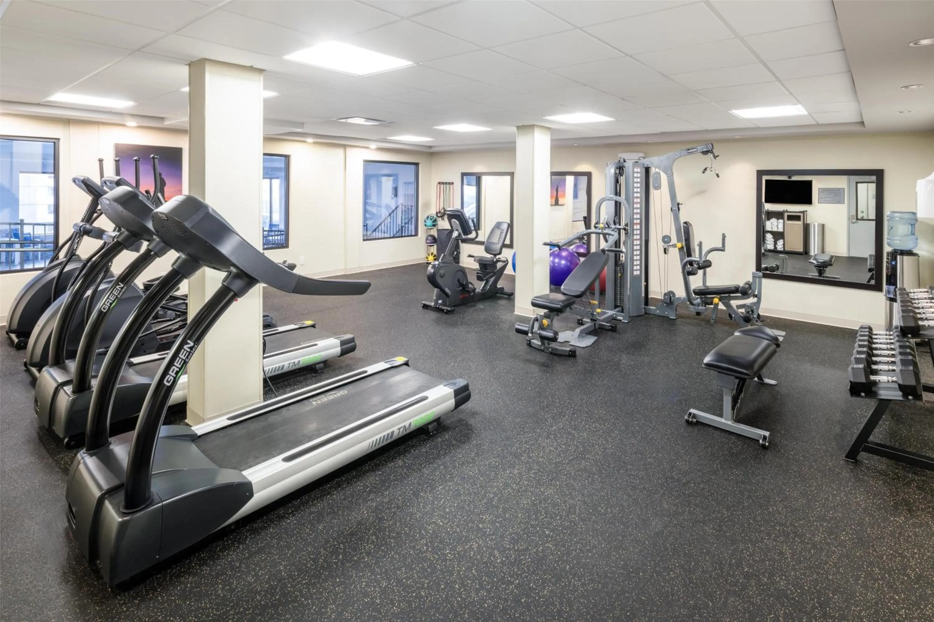 Fitness centre/facilities in Best Western Premier NYC Gateway Hotel