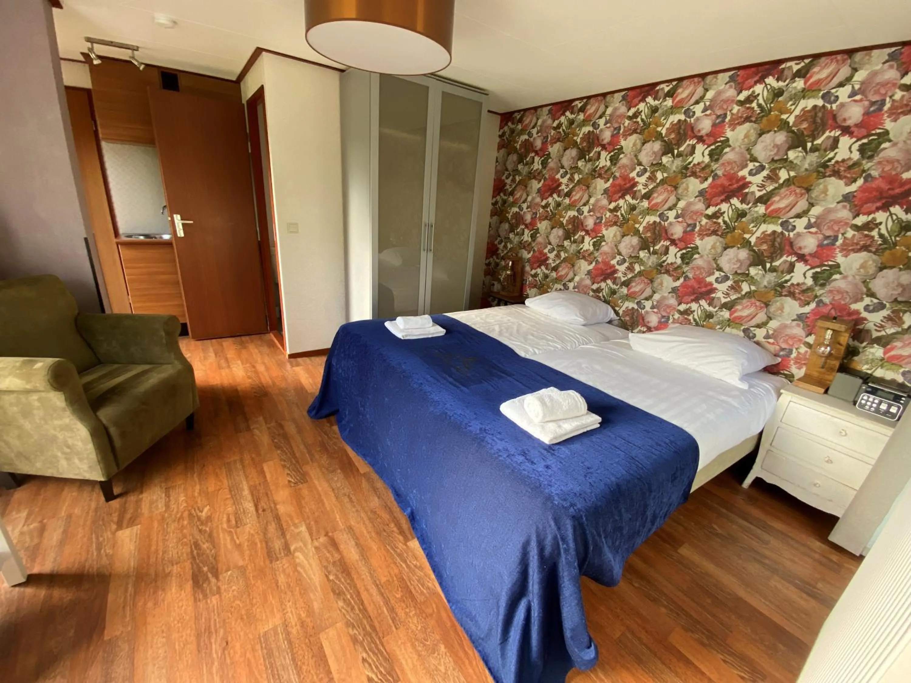 Bedroom, Bed in Recreatiepark Wiringherlant