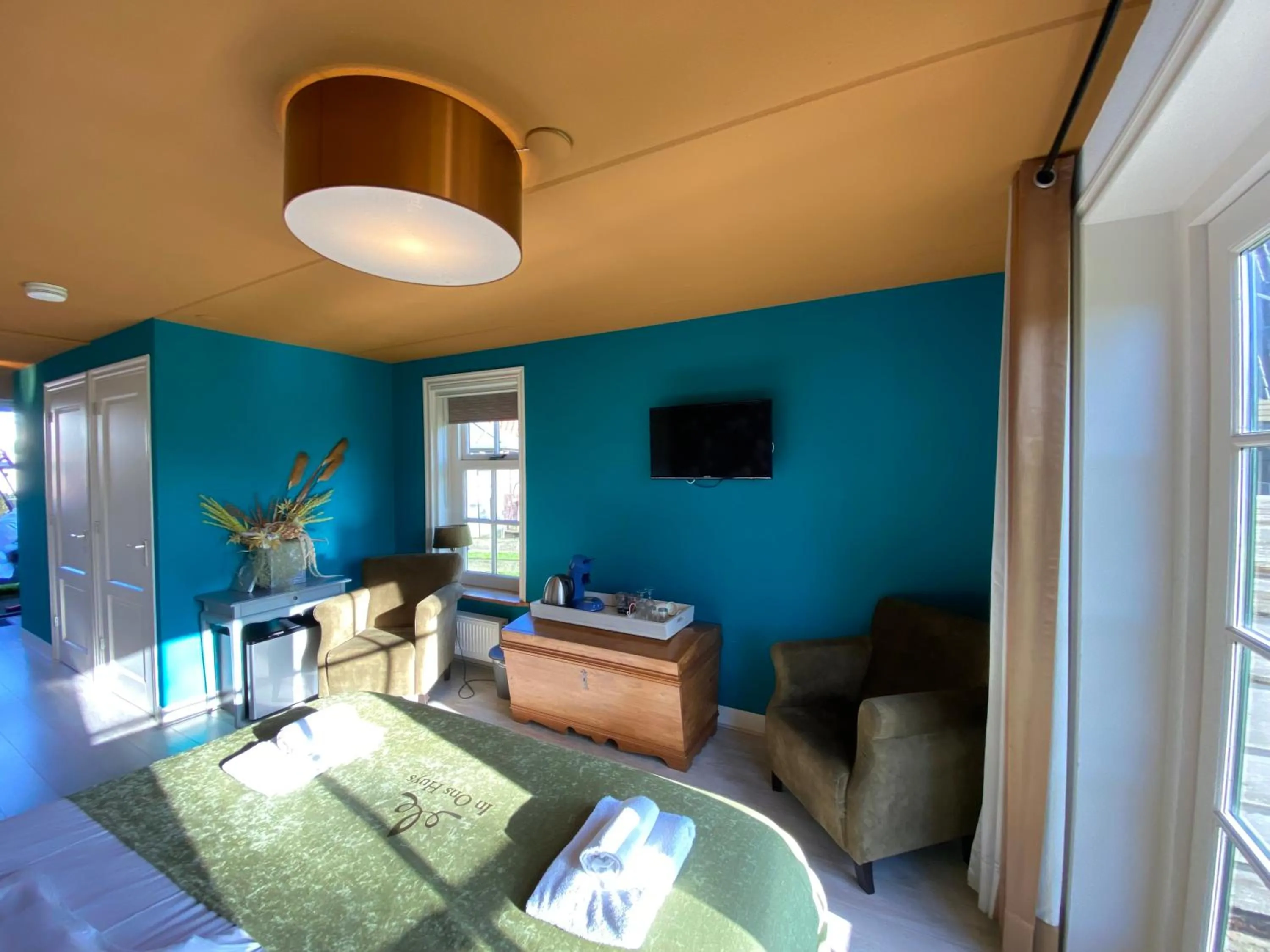 Bedroom, Bed in Recreatiepark Wiringherlant