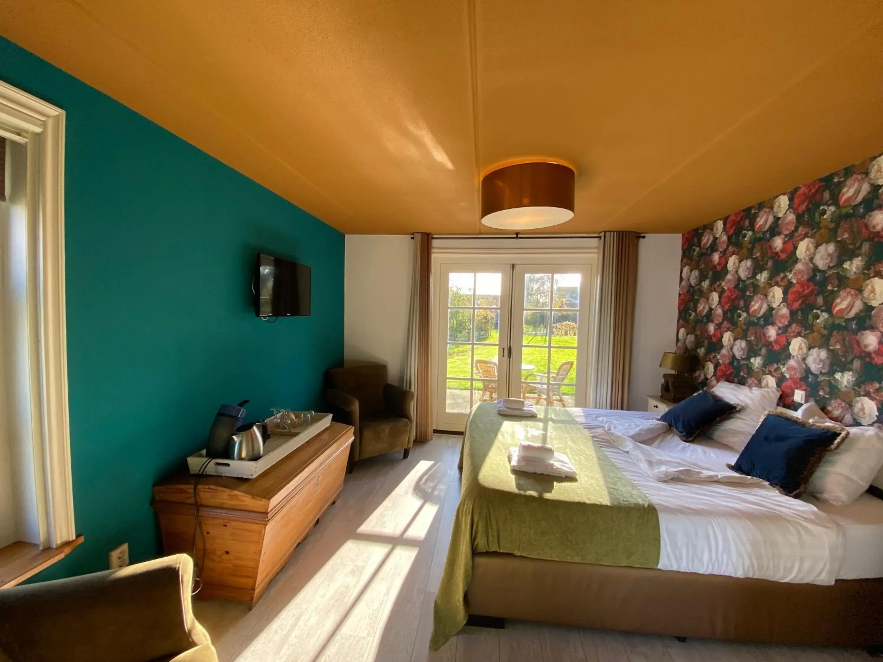 Deluxe Double Room with Terrace in Recreatiepark Wiringherlant Deluxe Double Room with Terrace in Recreatiepark Wiringherlant