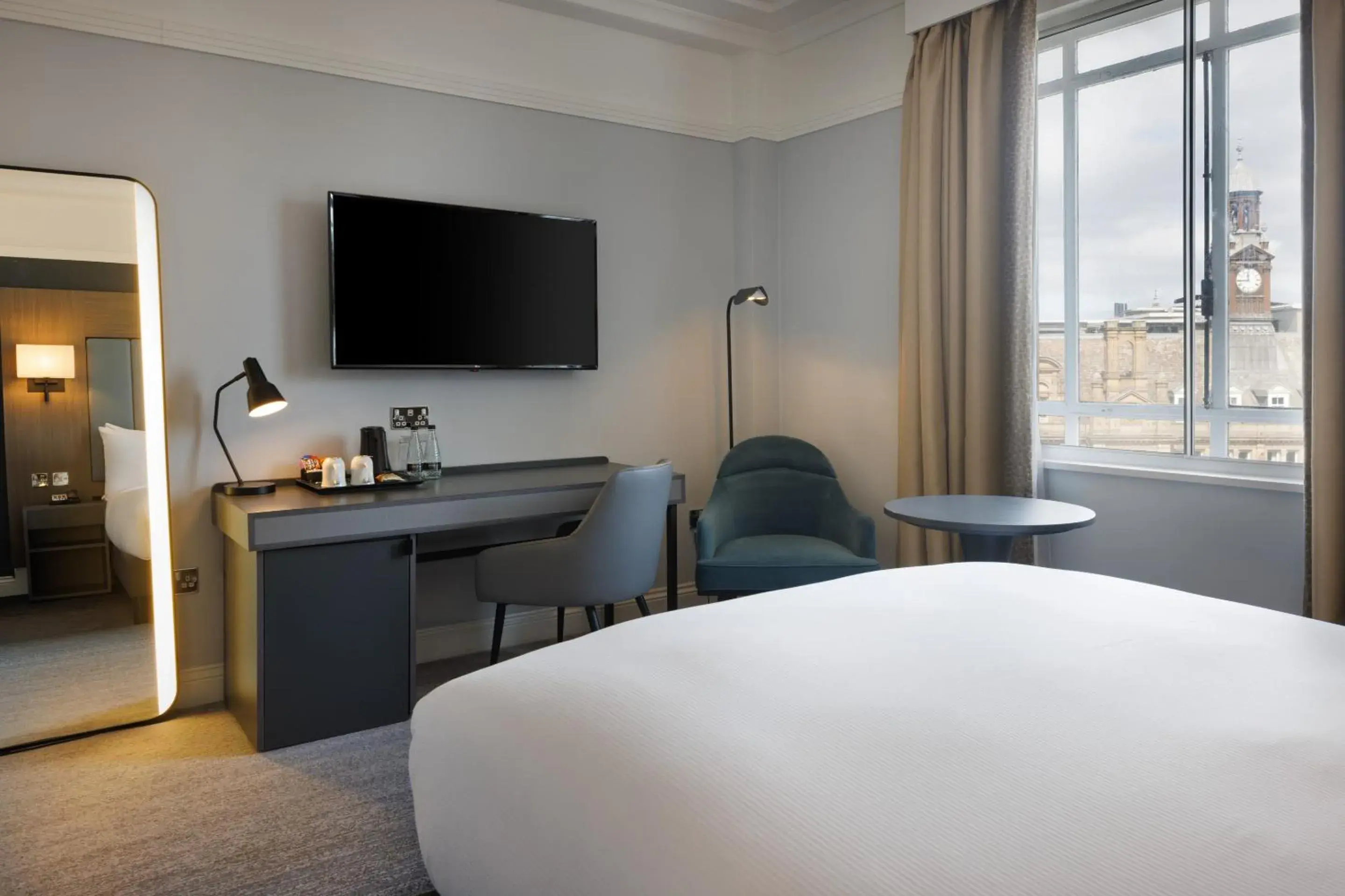 TV and multimedia, Bed in The Queens Hotel TV and multimedia, Bed in The Queens Hotel