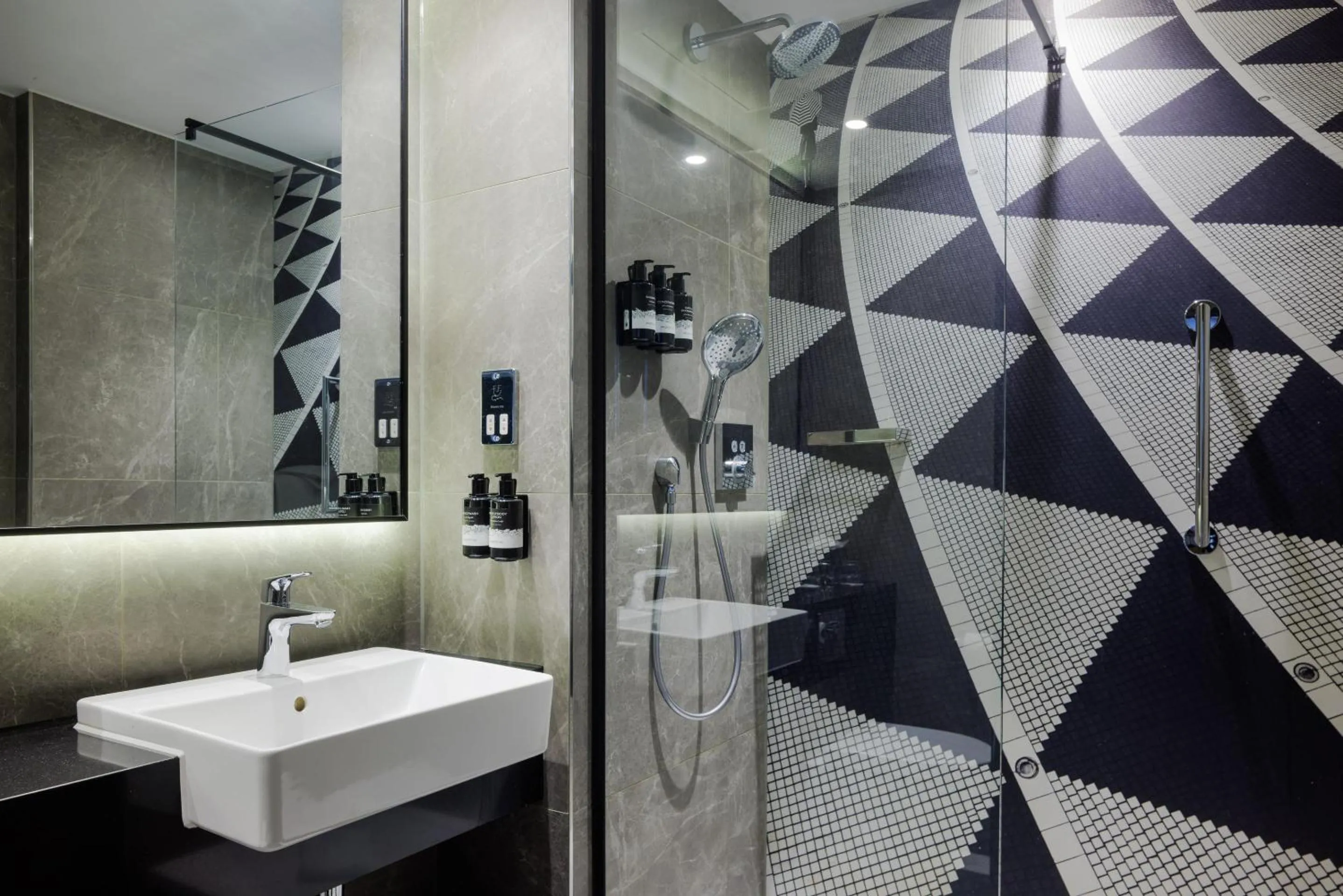 Shower in The Queens Hotel