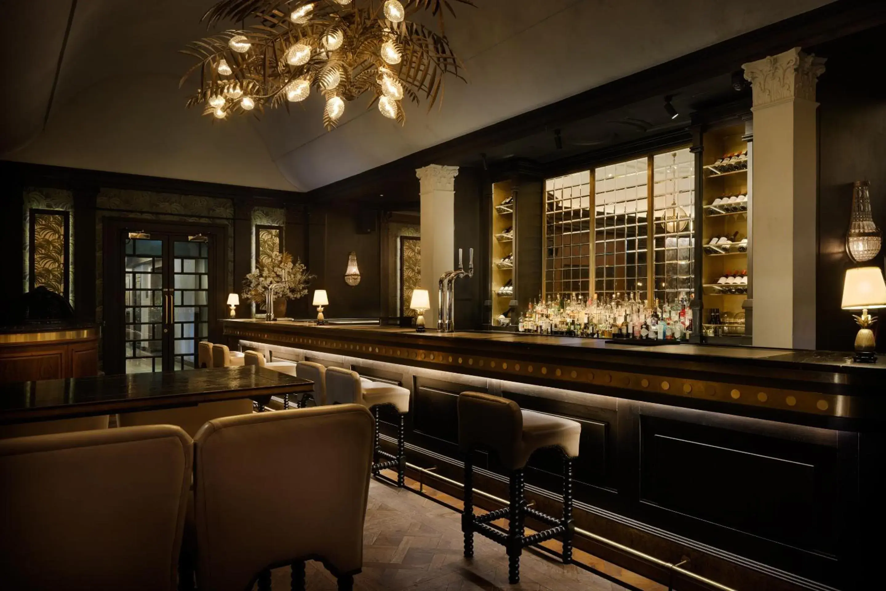 Lounge or bar in The Queens Hotel Lounge or bar in The Queens Hotel