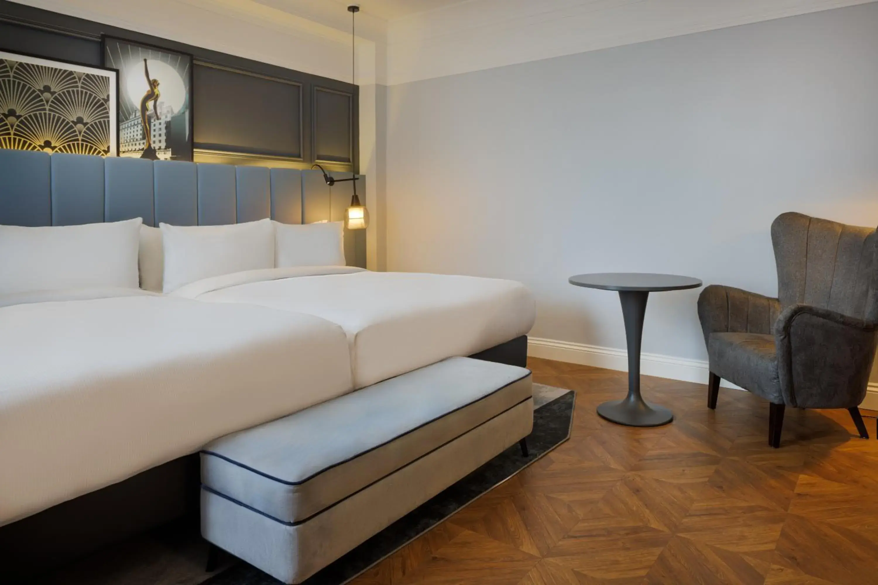 Bedroom, Bed in The Queens Hotel Bedroom, Bed in The Queens Hotel