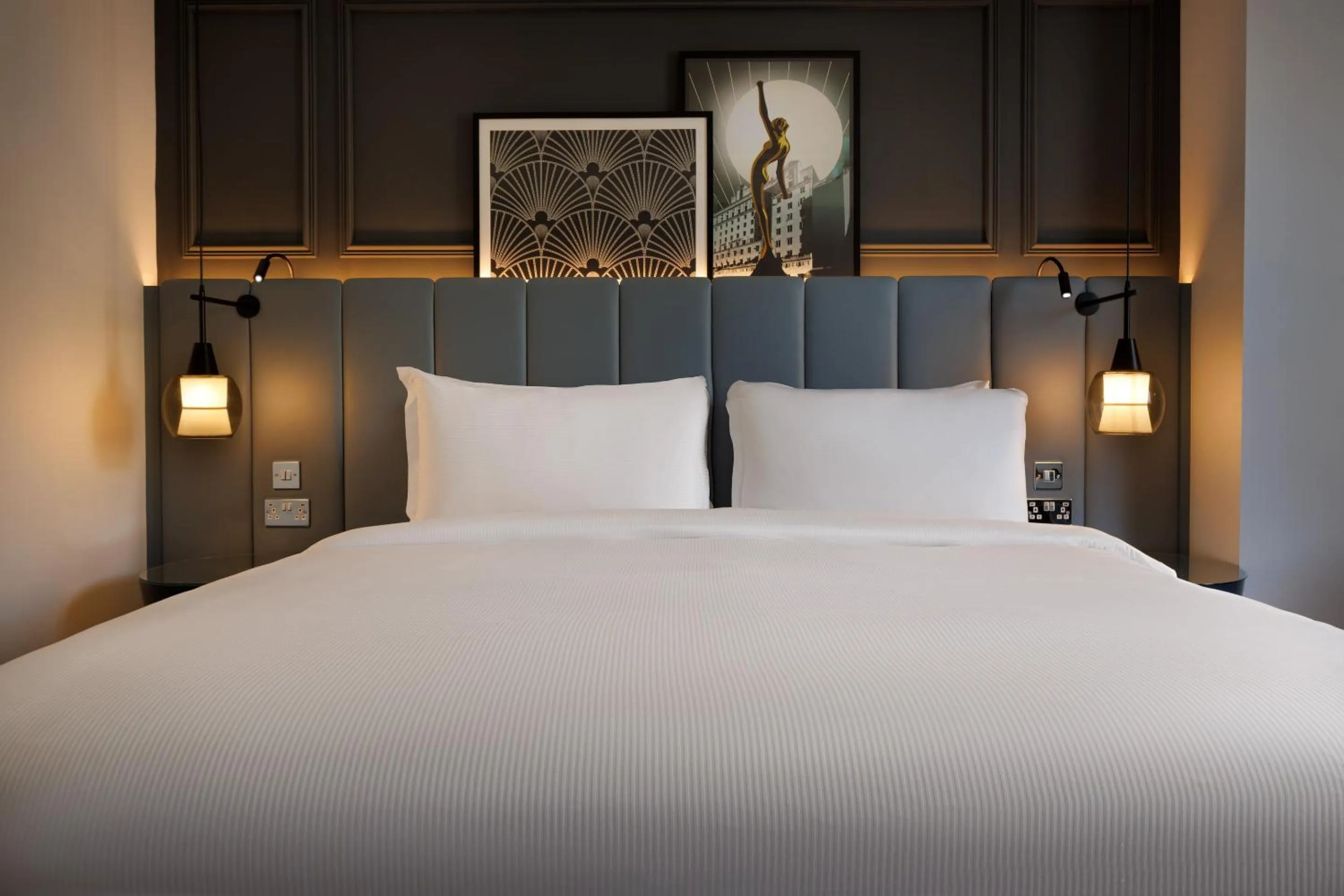 Bed in The Queens Hotel