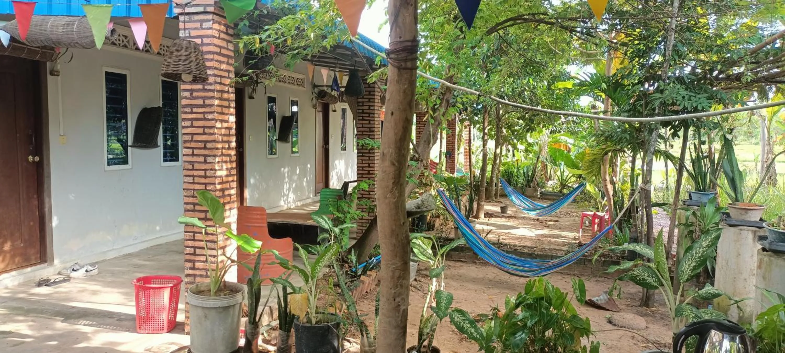 Inner courtyard view in Phonluer Angkor Homestay SiemReap - Local Vibe