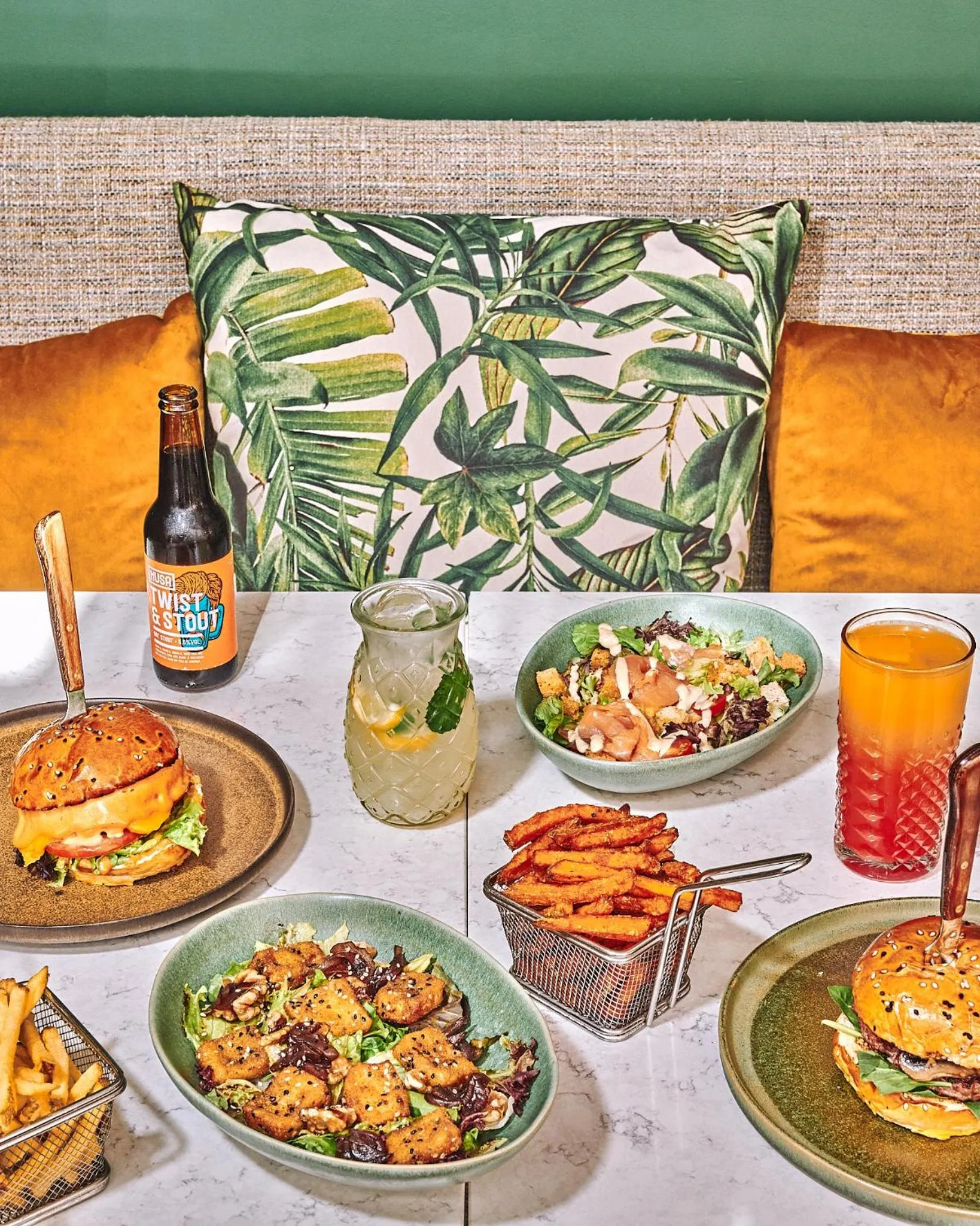 Restaurant/places to eat in Upon Lisbon Prime Residences