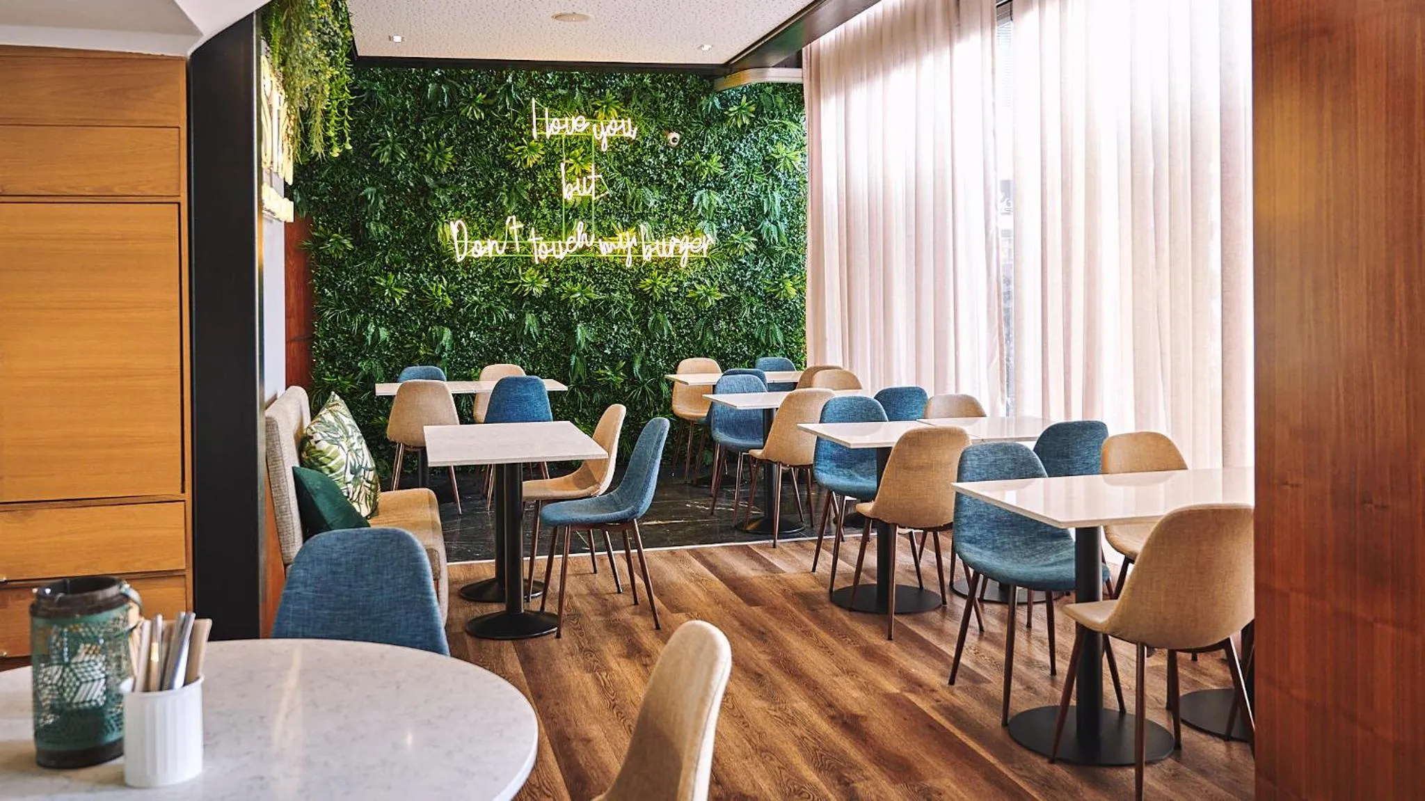 Restaurant/places to eat in Upon Lisbon Prime Residences