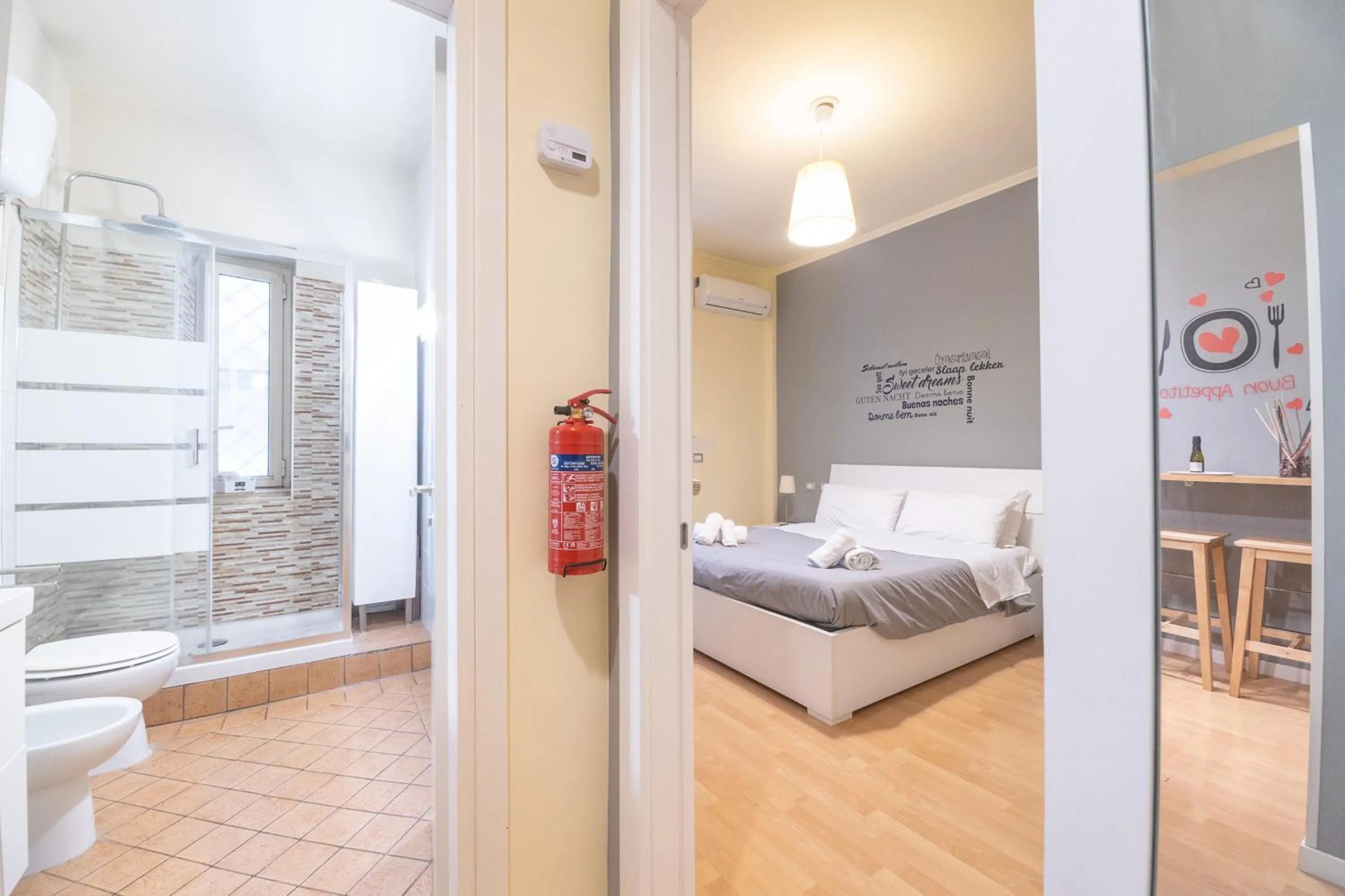 Bird's eye view, Bed in Le Piazze di Roma Sweet Apartment