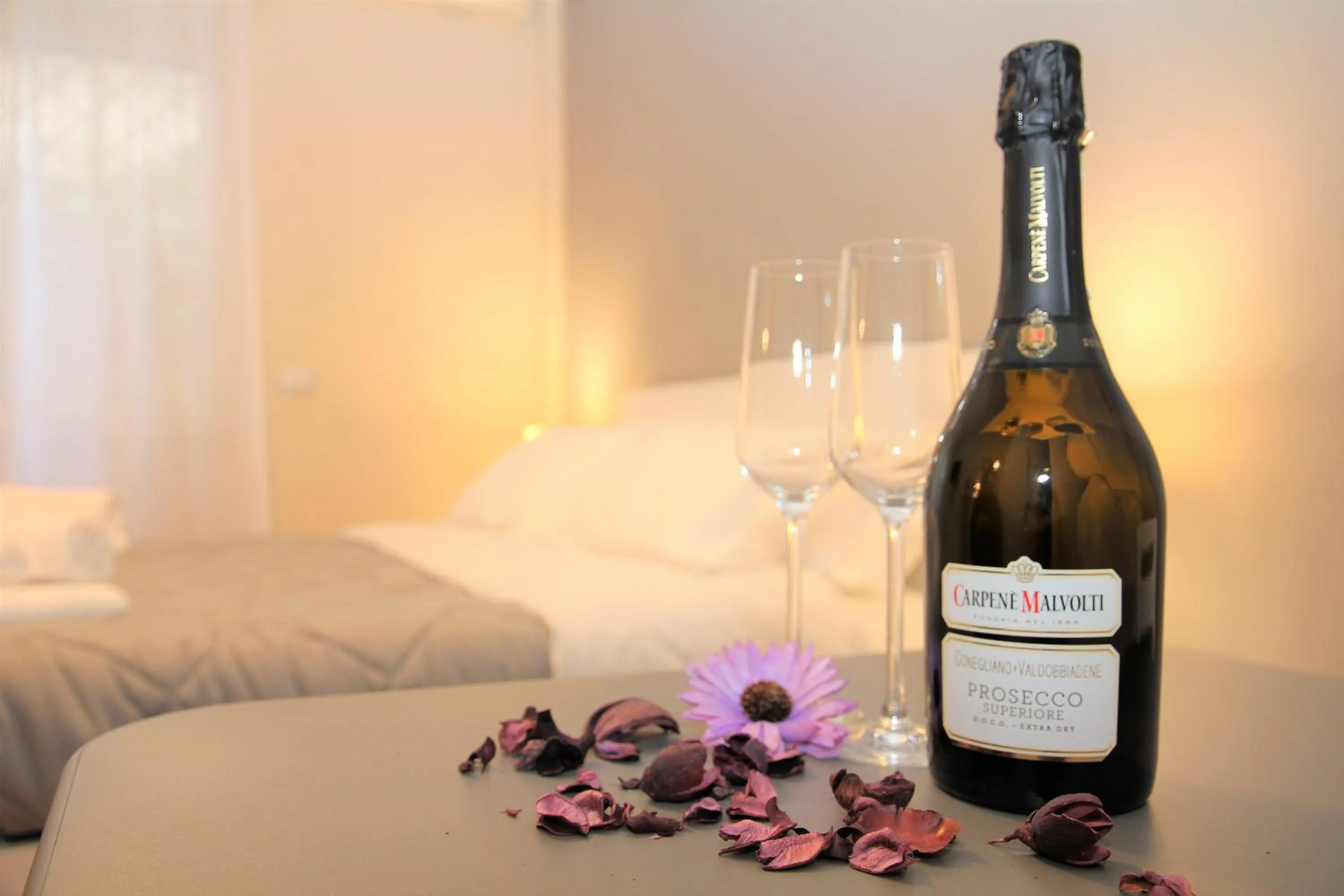 Drinks, Bed in Le Piazze di Roma Sweet Apartment