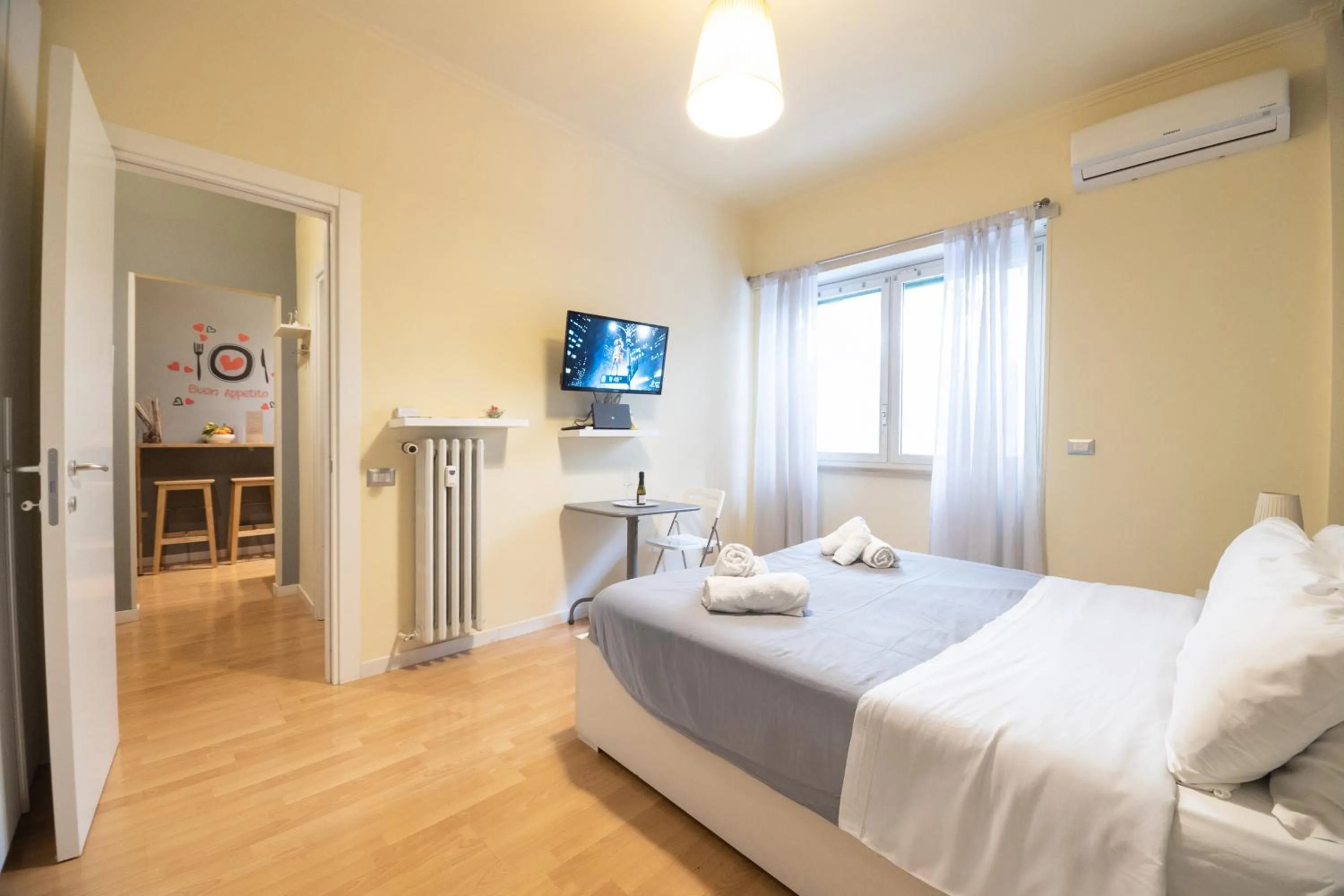 Bedroom, Bed in Le Piazze di Roma Sweet Apartment