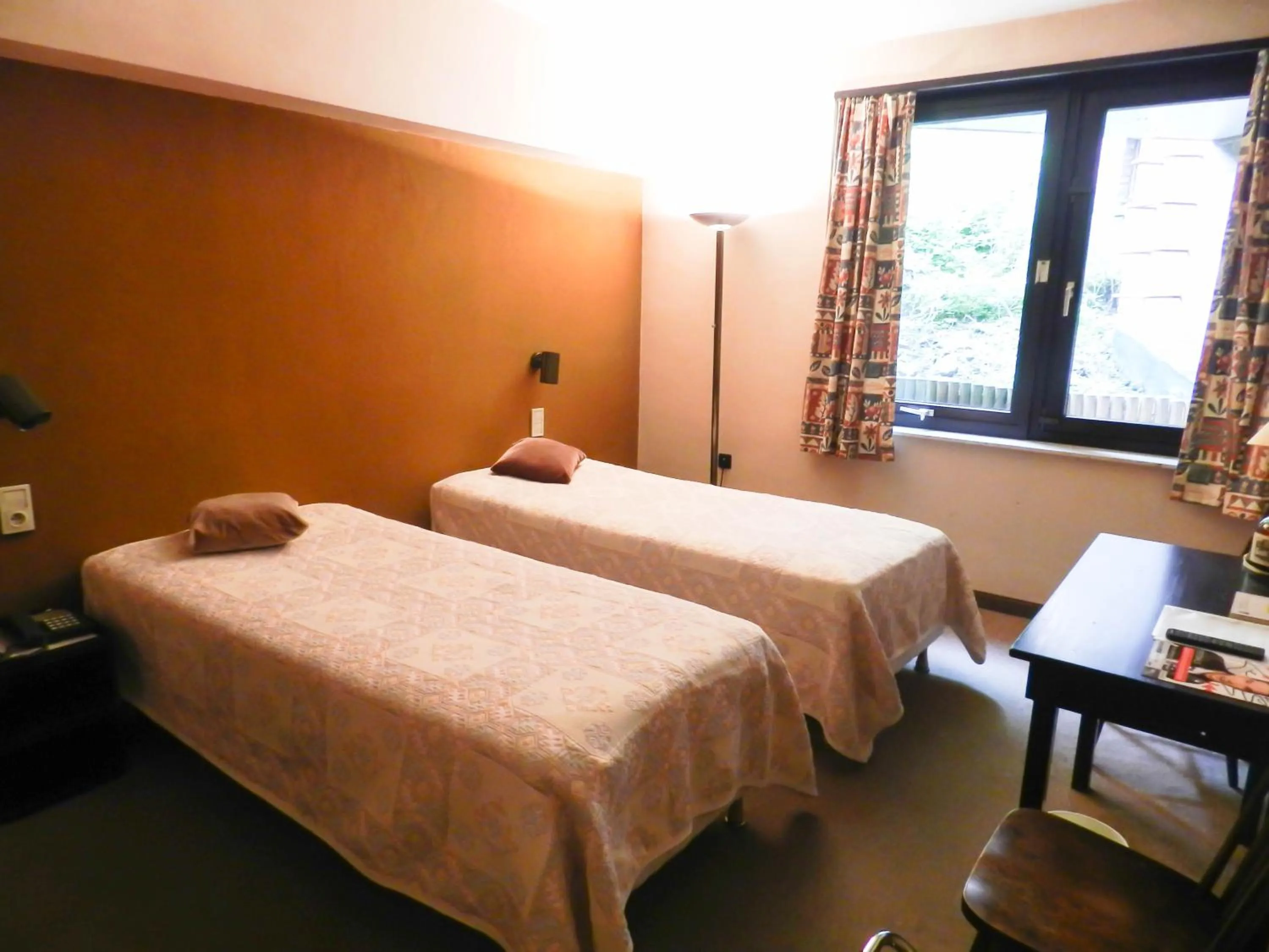 Shower, Bed in Hôtel du Fort