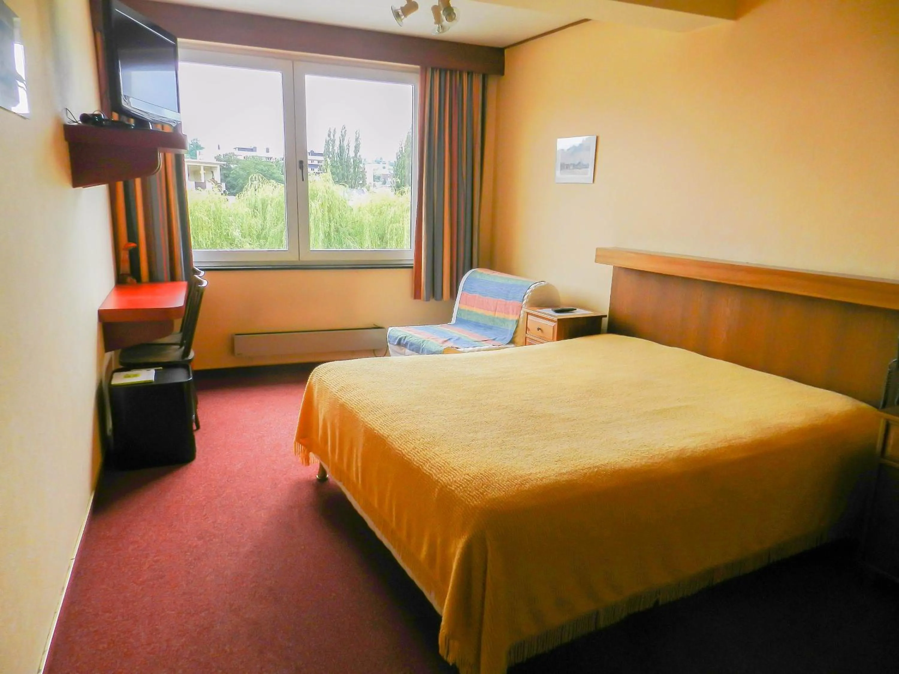 Toilet, Bed in Hôtel du Fort