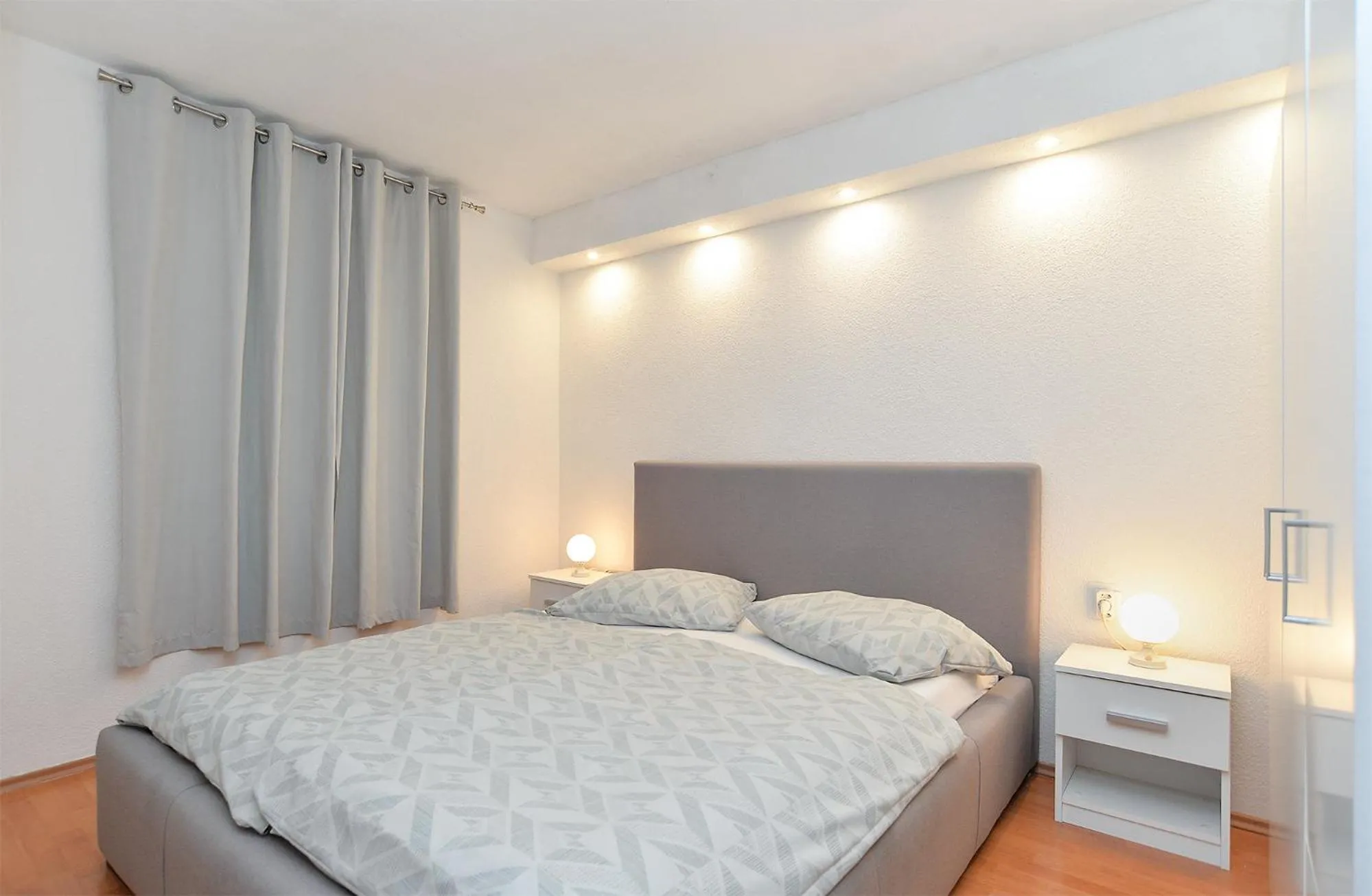 Apartments Plominska 938