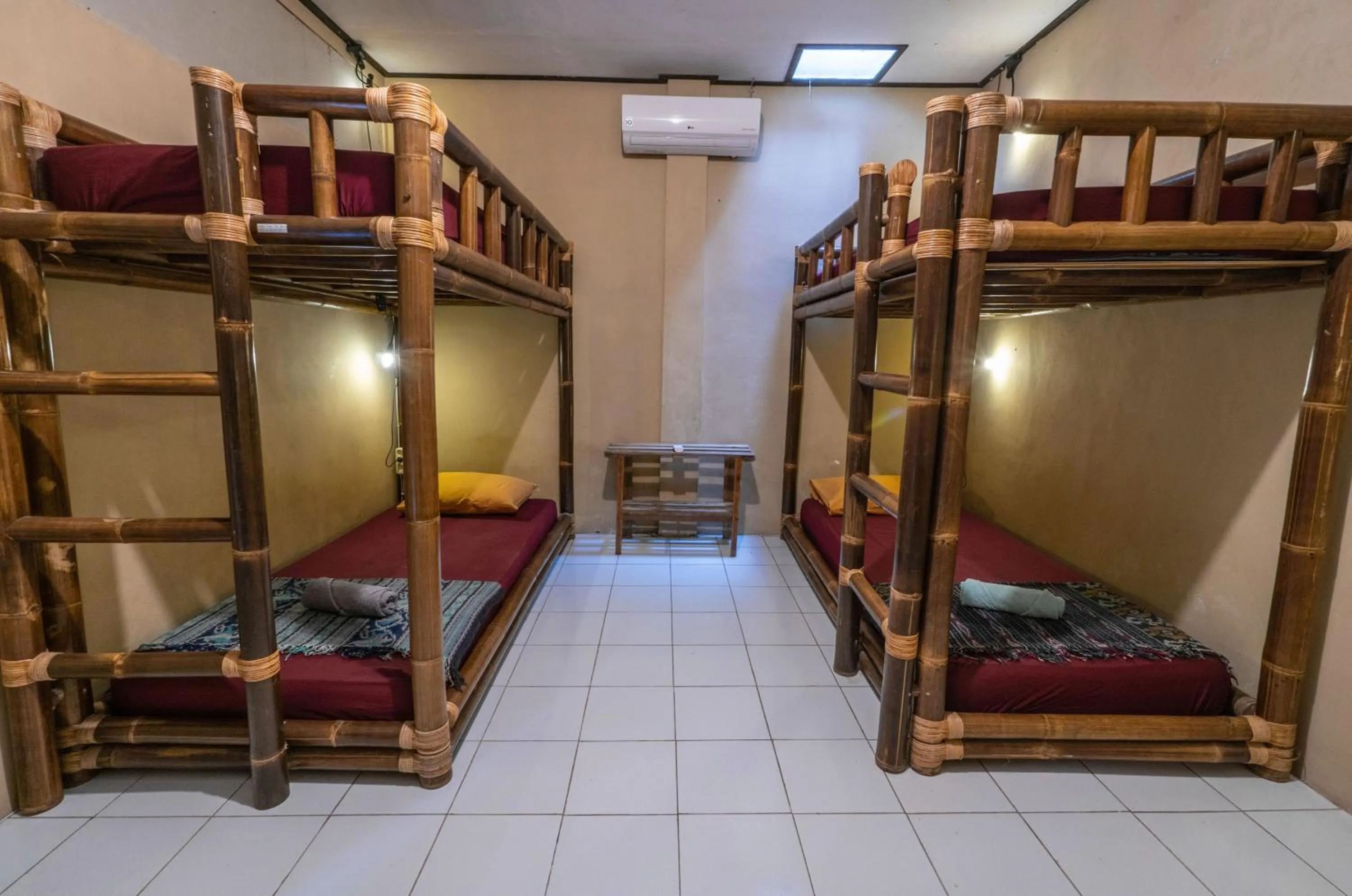 bunk bed, Bed in Losmanos Hostel