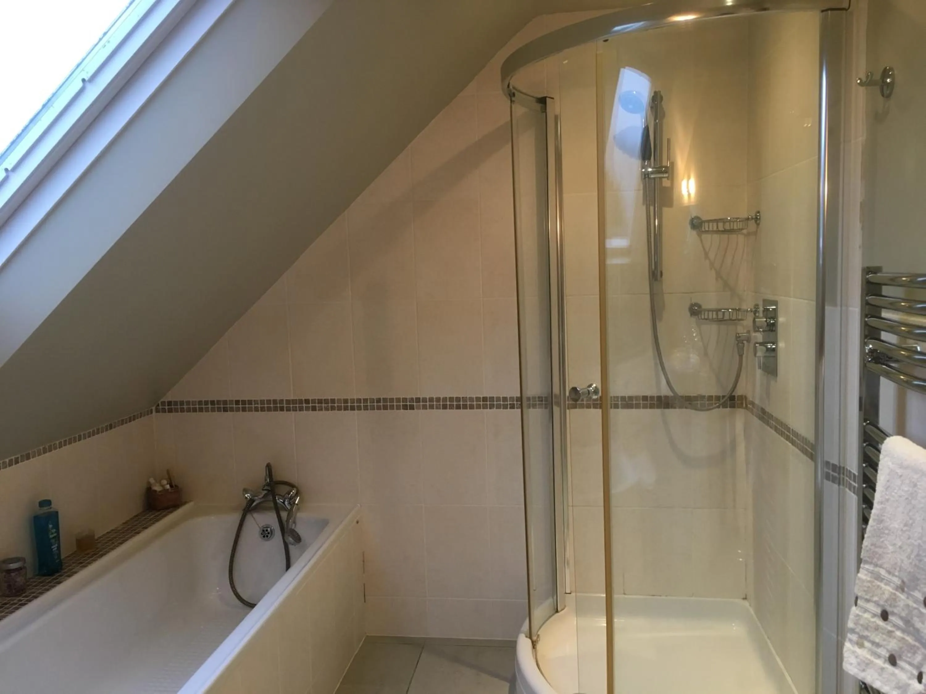 Bathroom in 5 Charlton Mill Way B&B