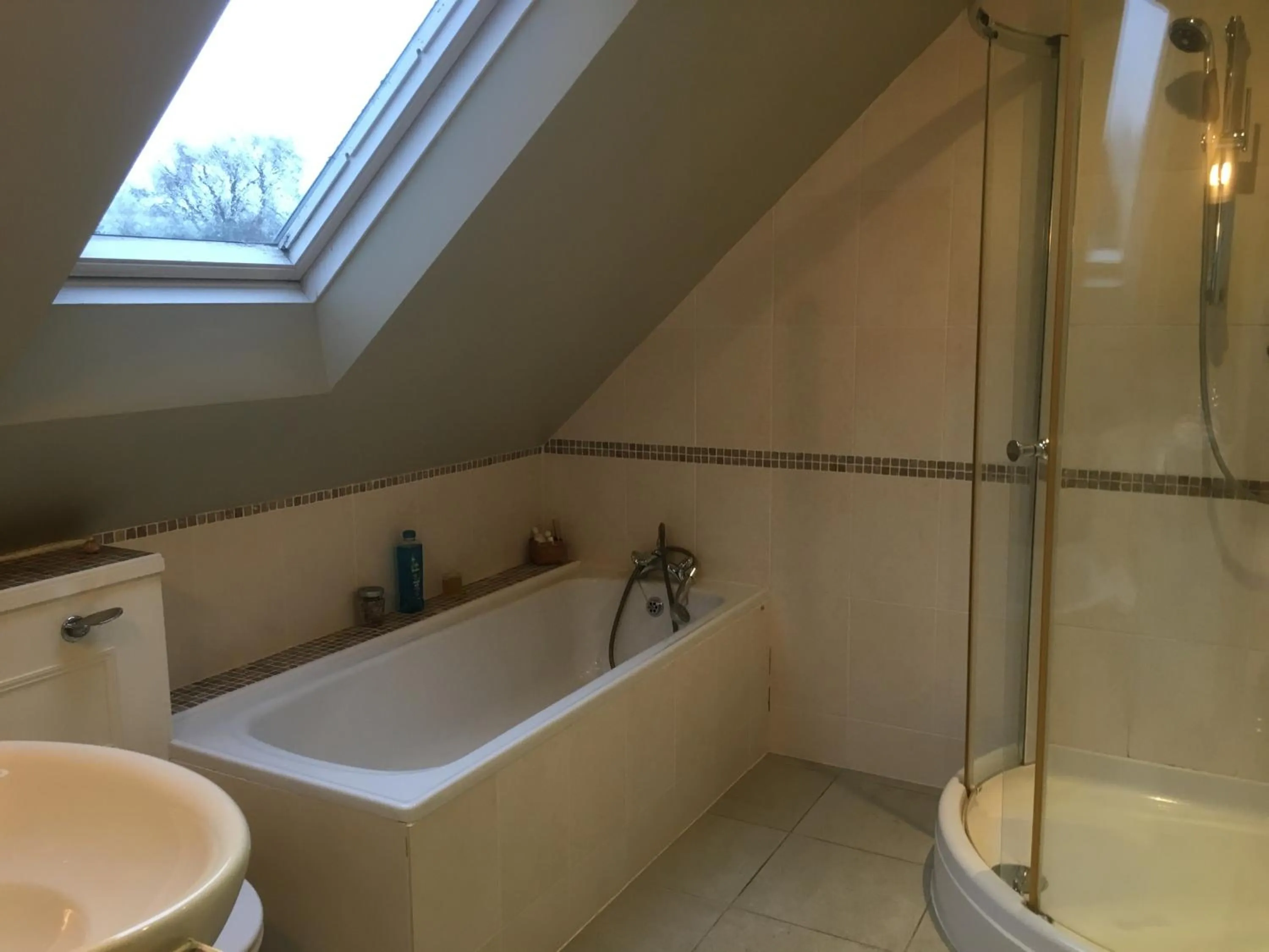 Bathroom in 5 Charlton Mill Way B&B