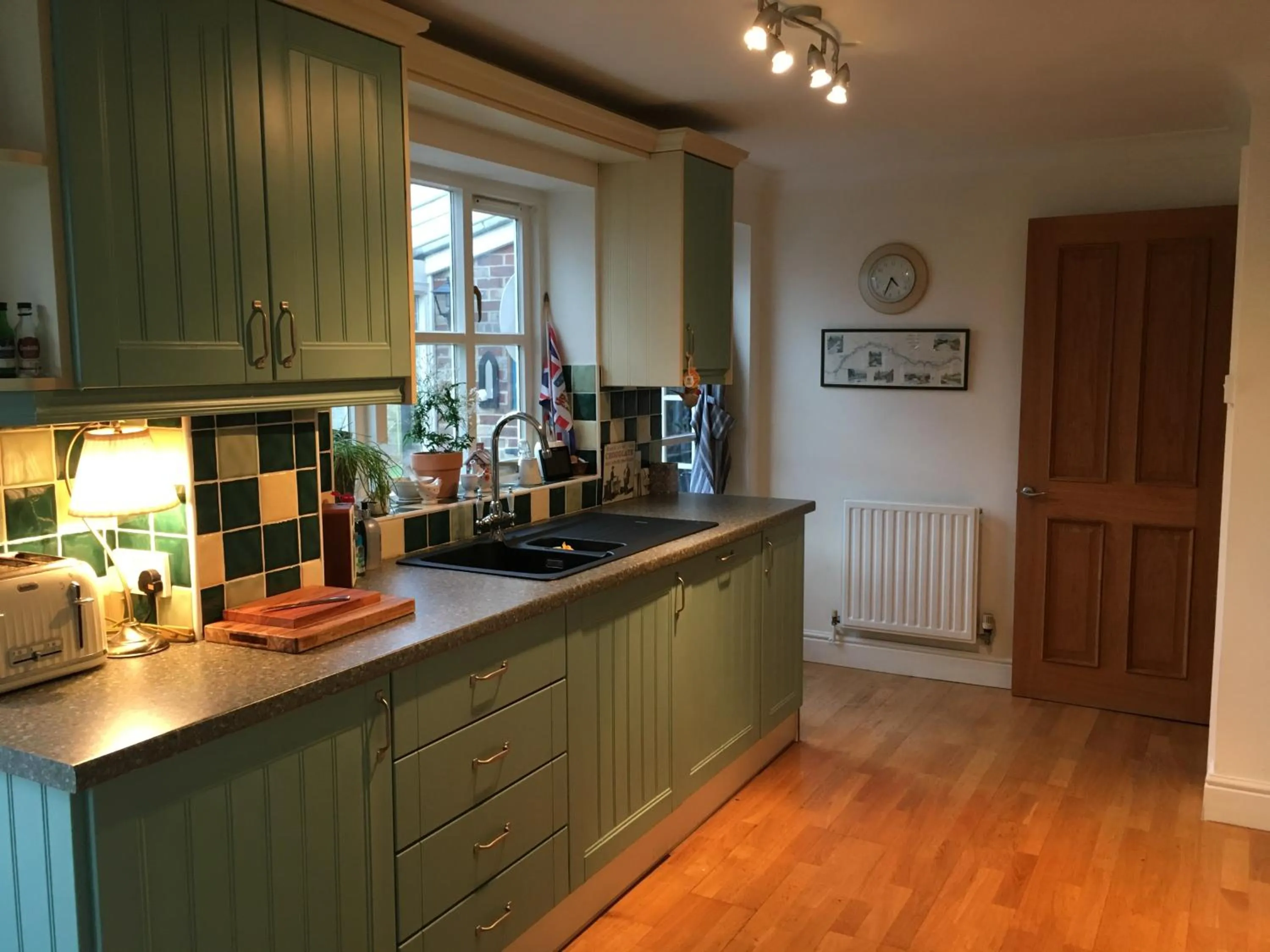 Dining area in 5 Charlton Mill Way B&B