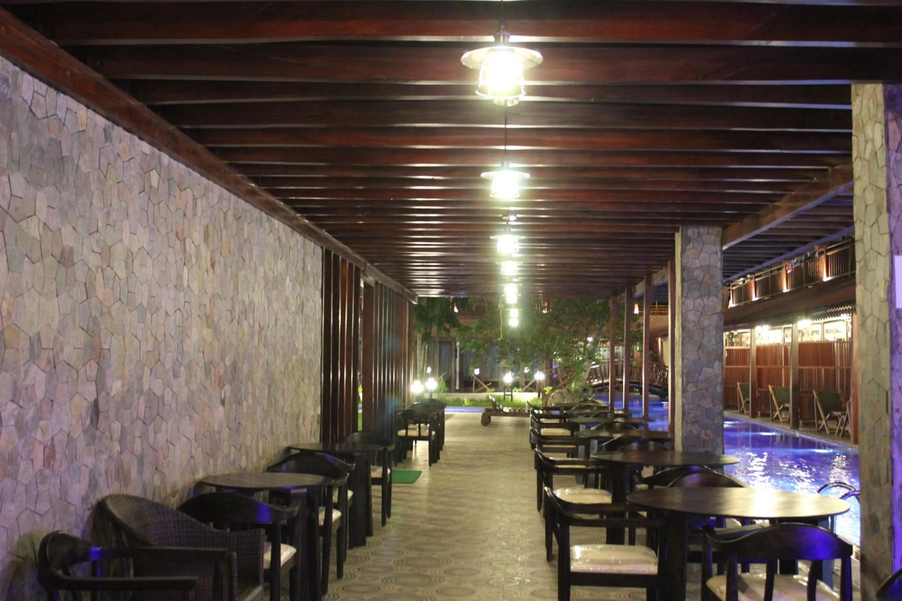 Lounge or bar in Symphony Summer Sands Beach Resort And Spa