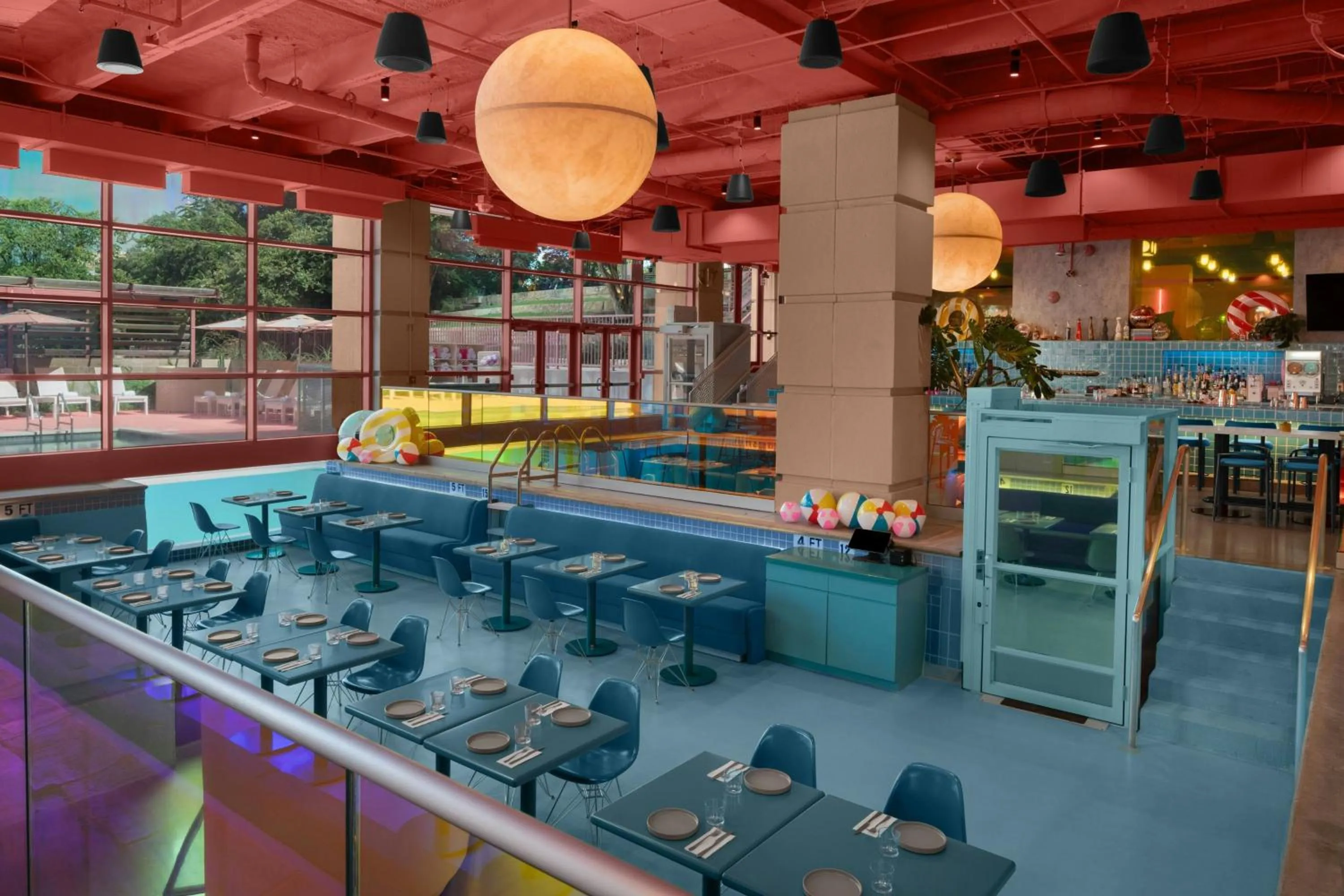 Lounge or bar in Downright Austin, A Renaissance Hotel