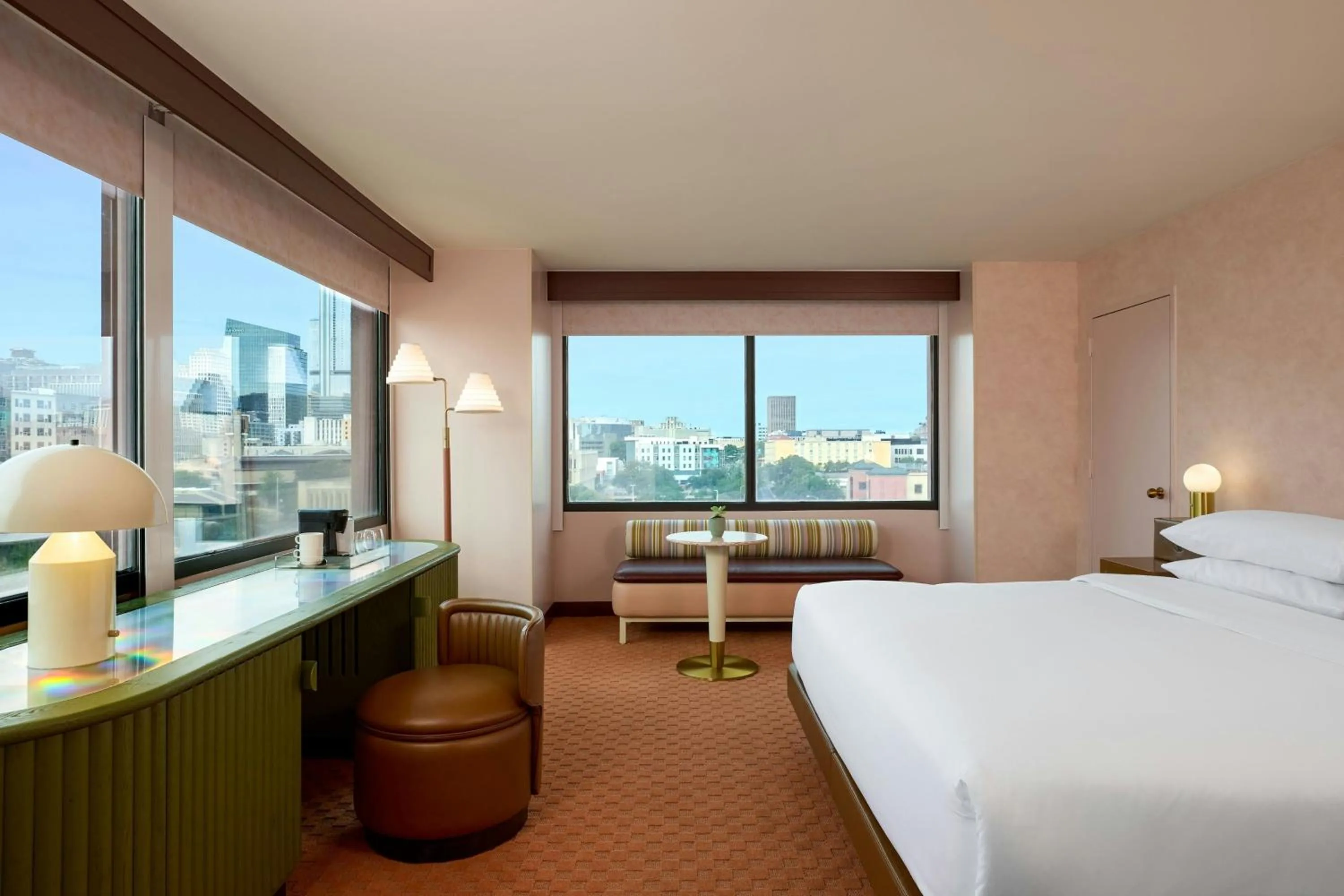 Photo of the whole room, Bed in Downright Austin, A Renaissance Hotel