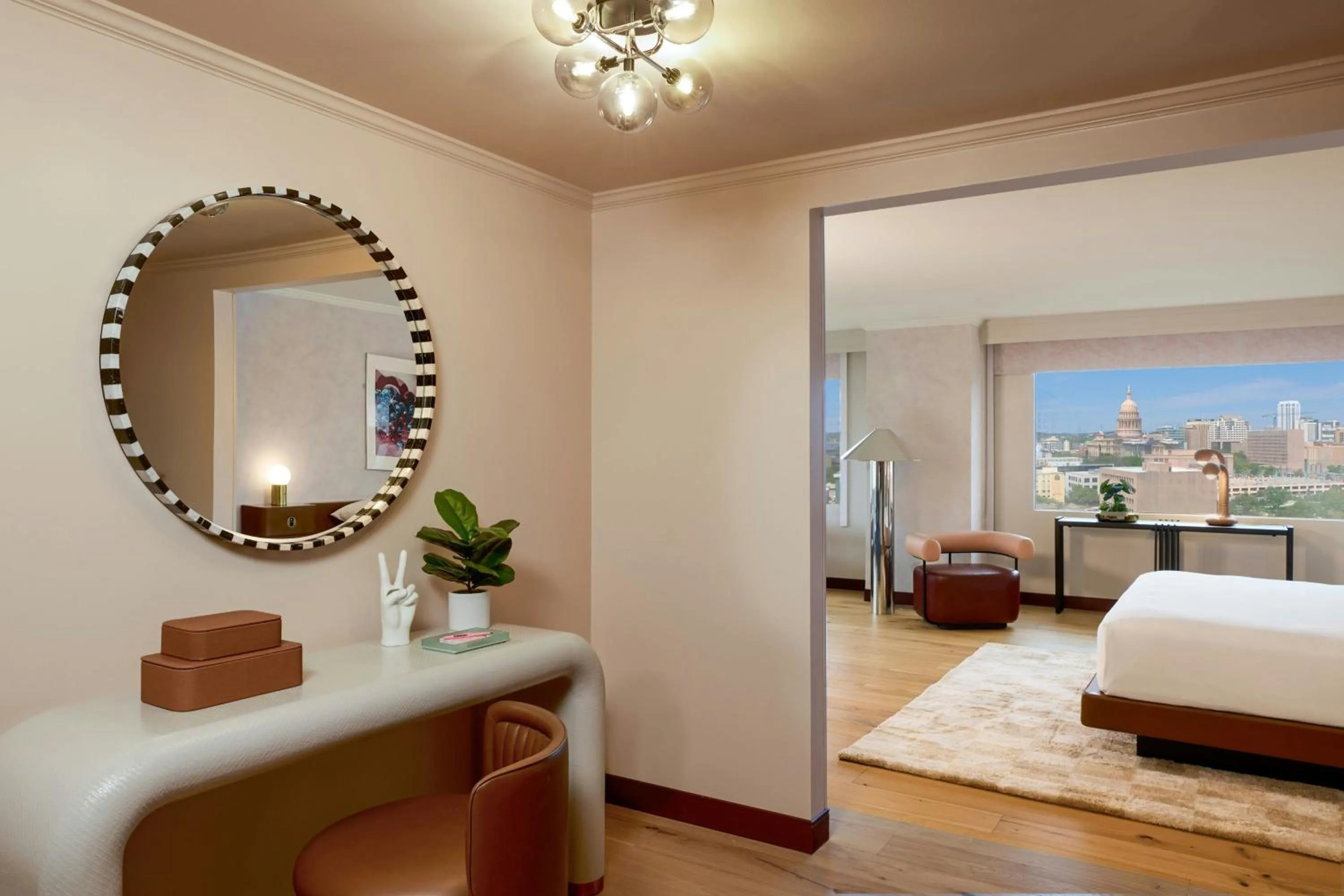 Photo of the whole room, Bed in Downright Austin, A Renaissance Hotel