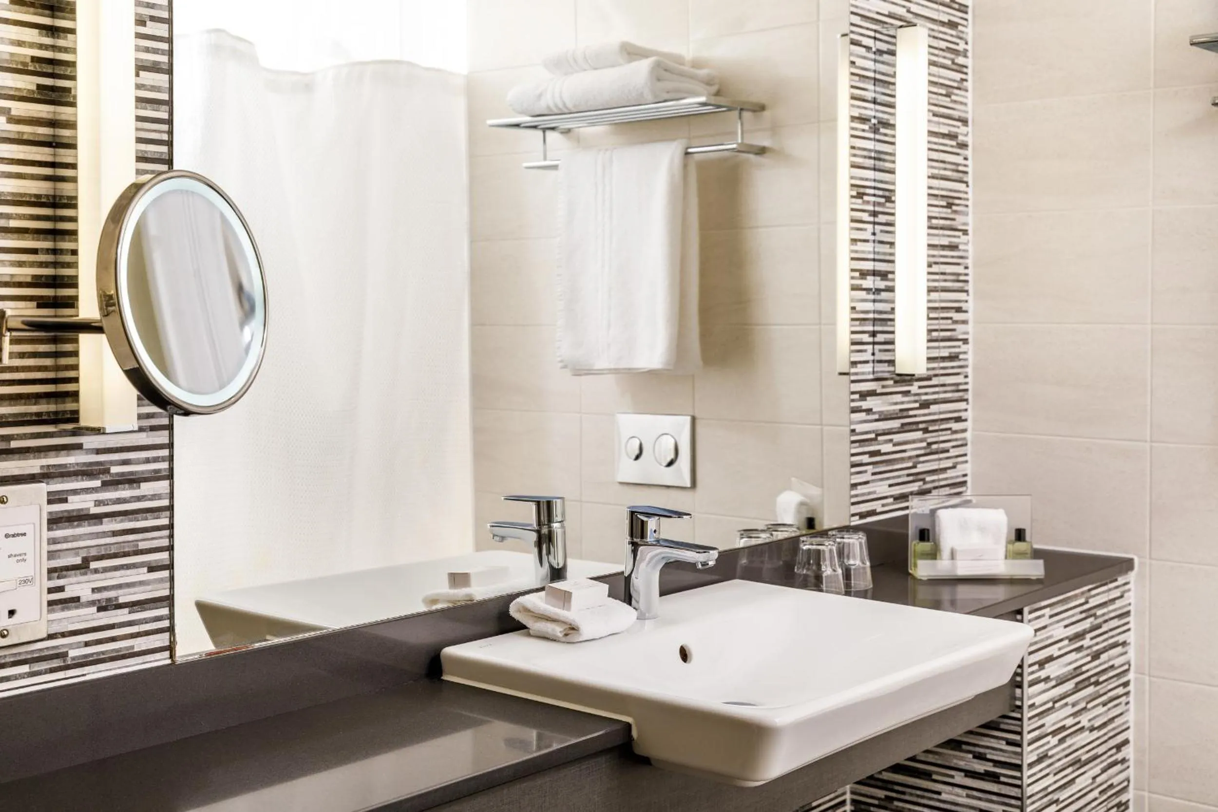 Bathroom in Holiday Inn Darlington - NORTH A1M, JCT.59 by IHG